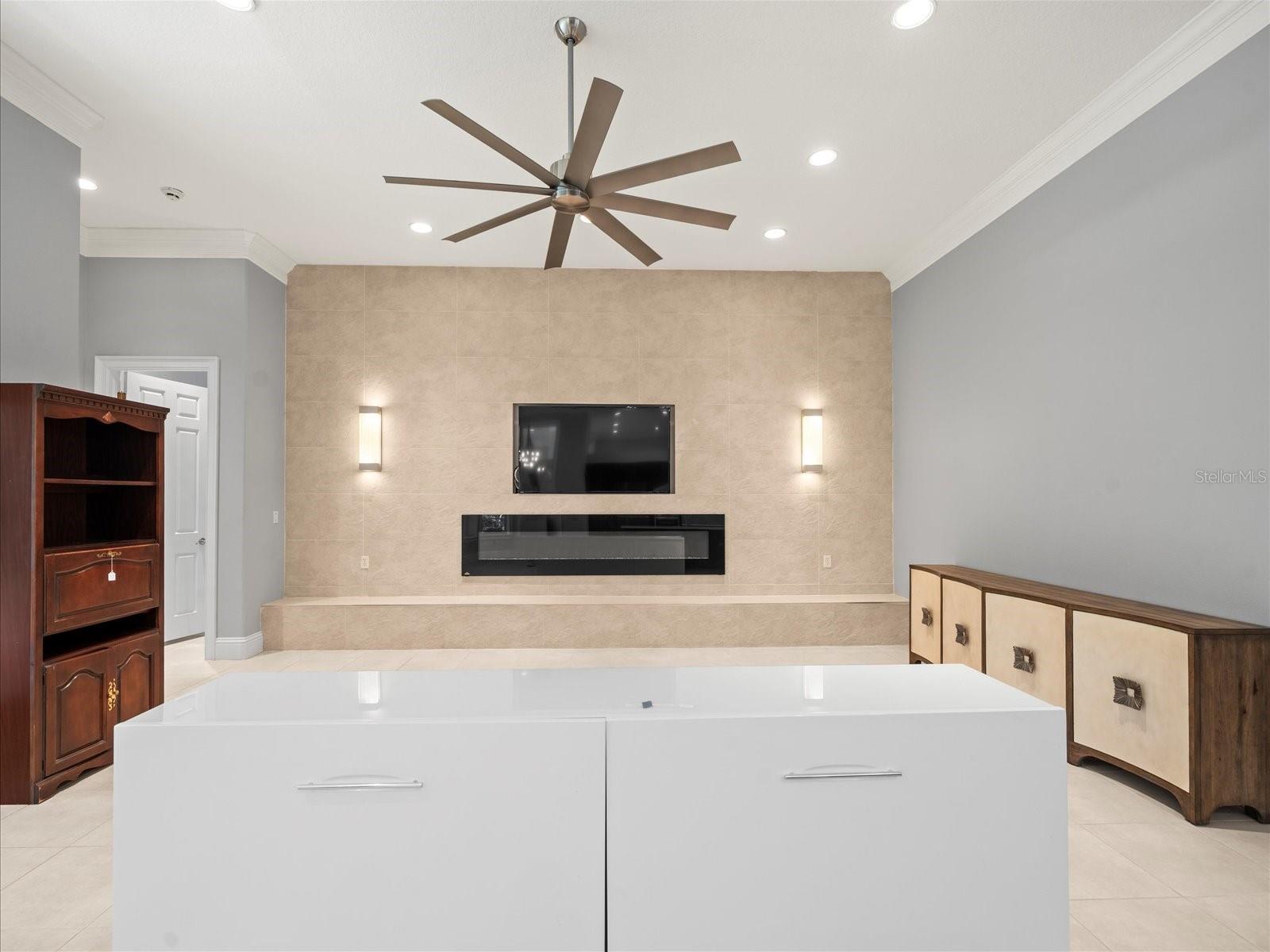 Listing photo id 30 for 713 Argyle Place