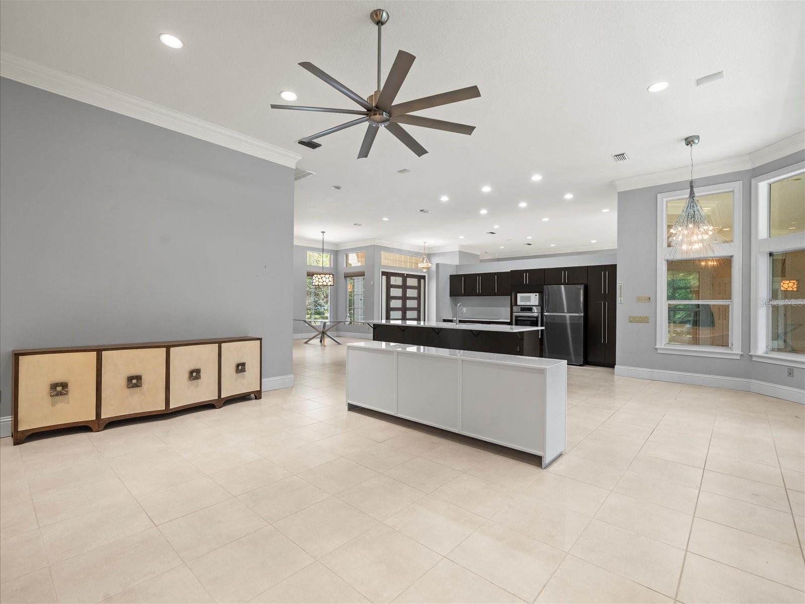 Listing photo id 33 for 713 Argyle Place