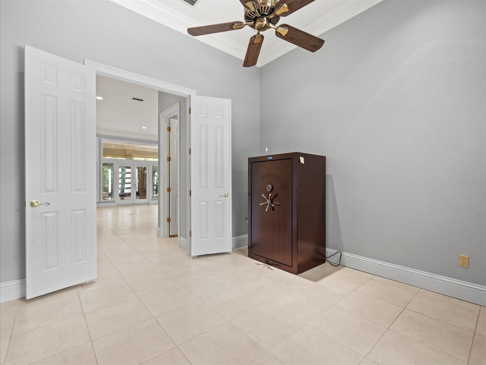 Listing photo id 36 for 713 Argyle Place