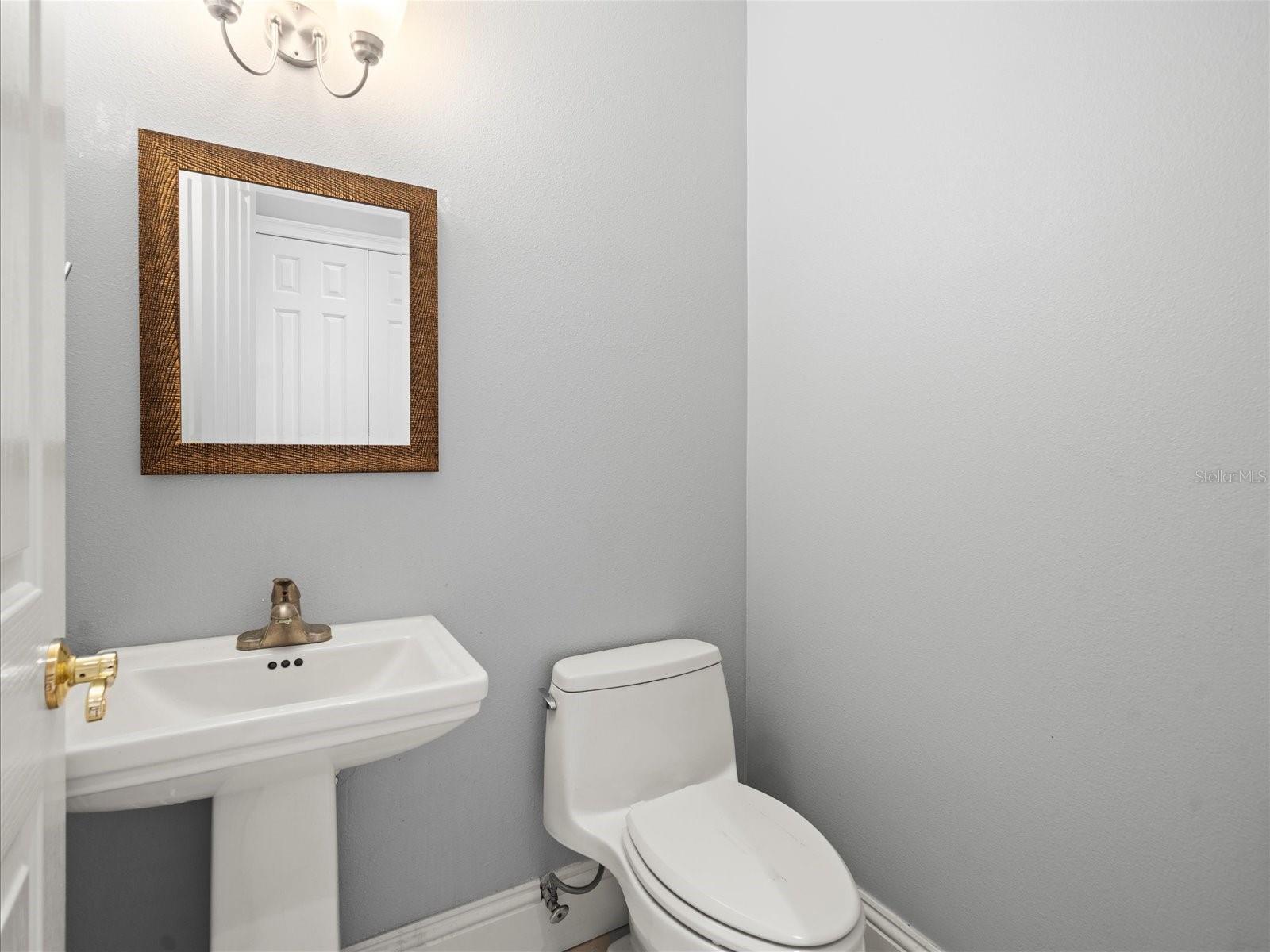 Listing photo id 37 for 713 Argyle Place