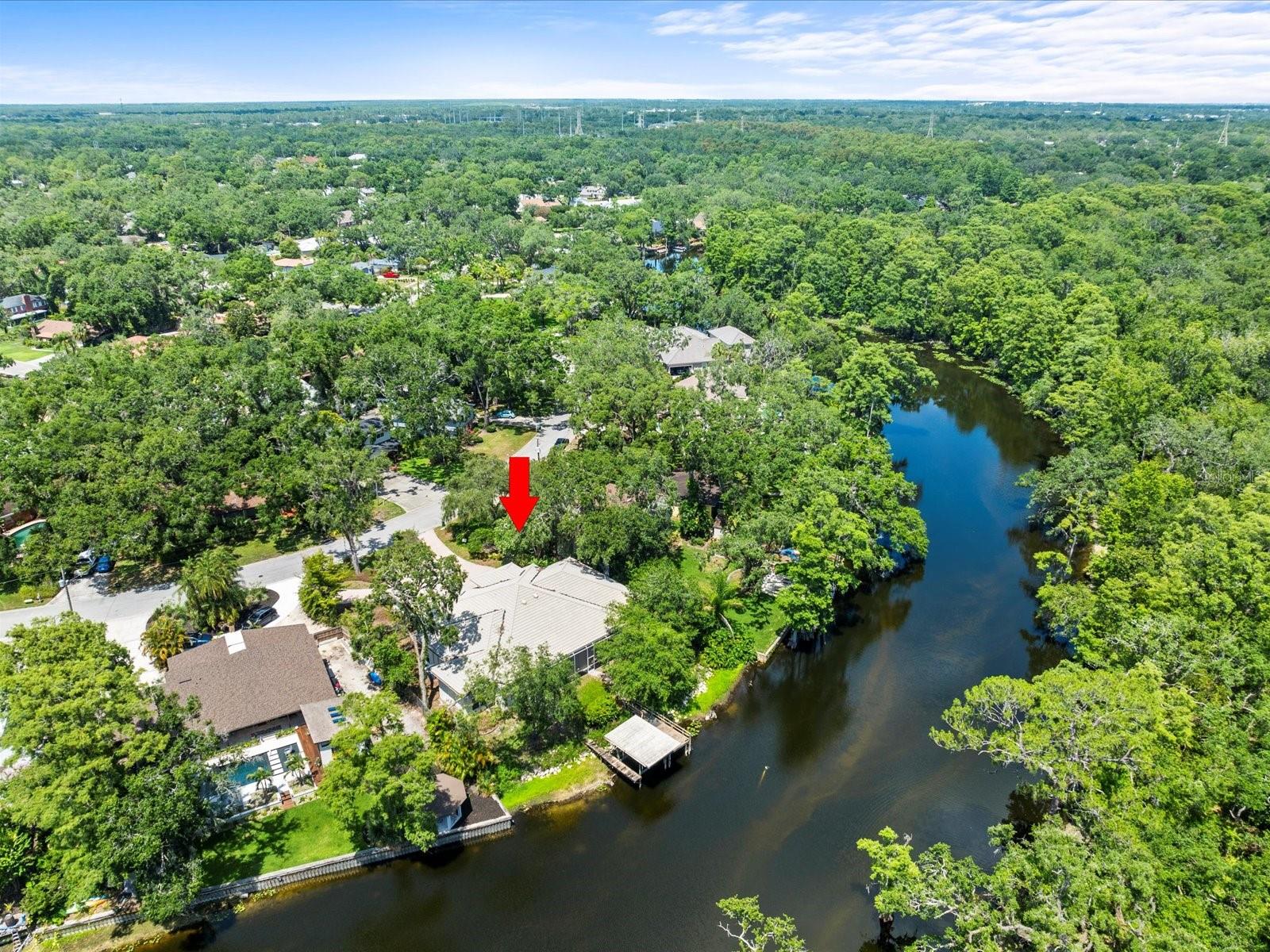 Listing photo id 2 for 713 Argyle Place