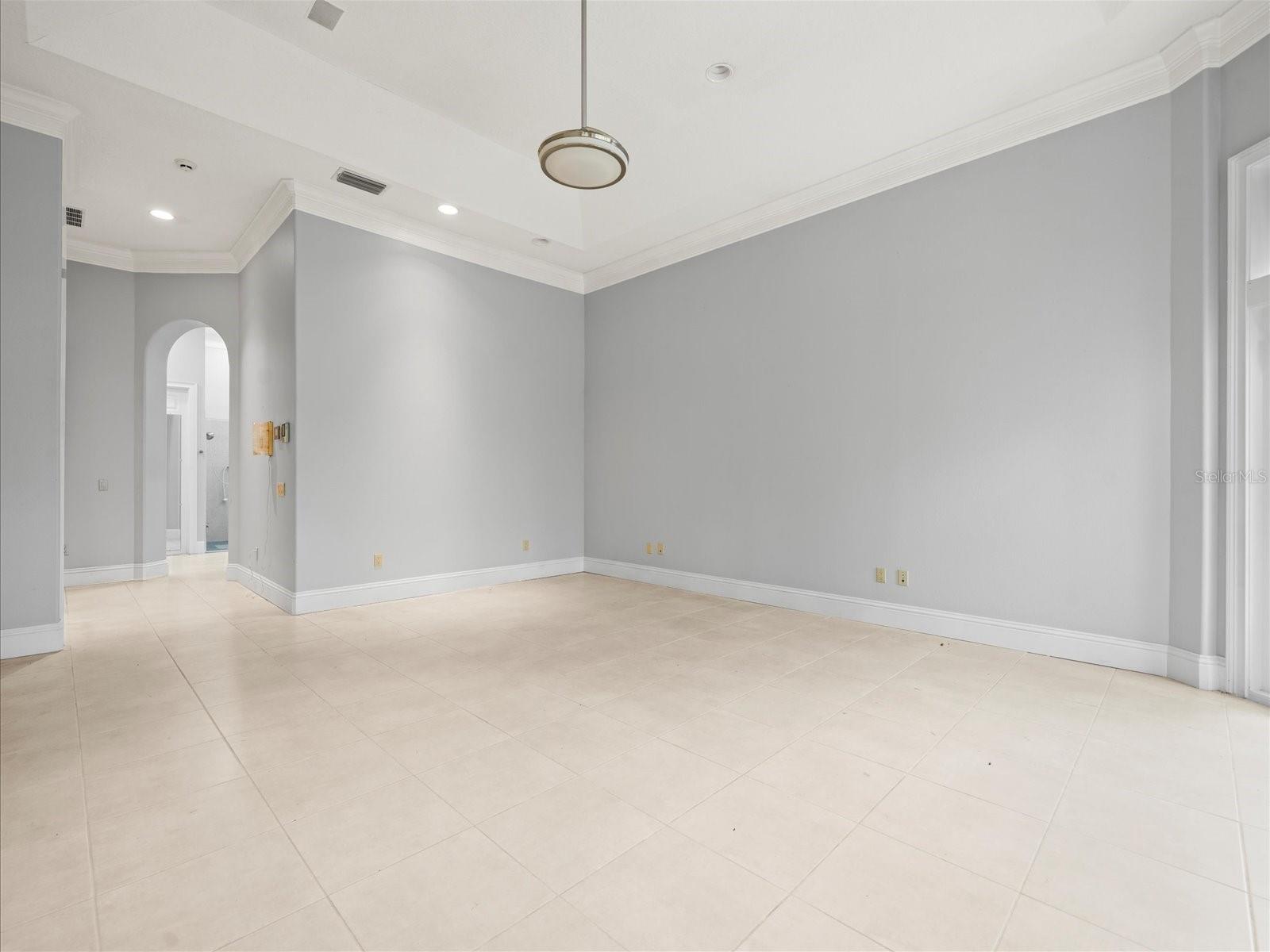 Listing photo id 41 for 713 Argyle Place