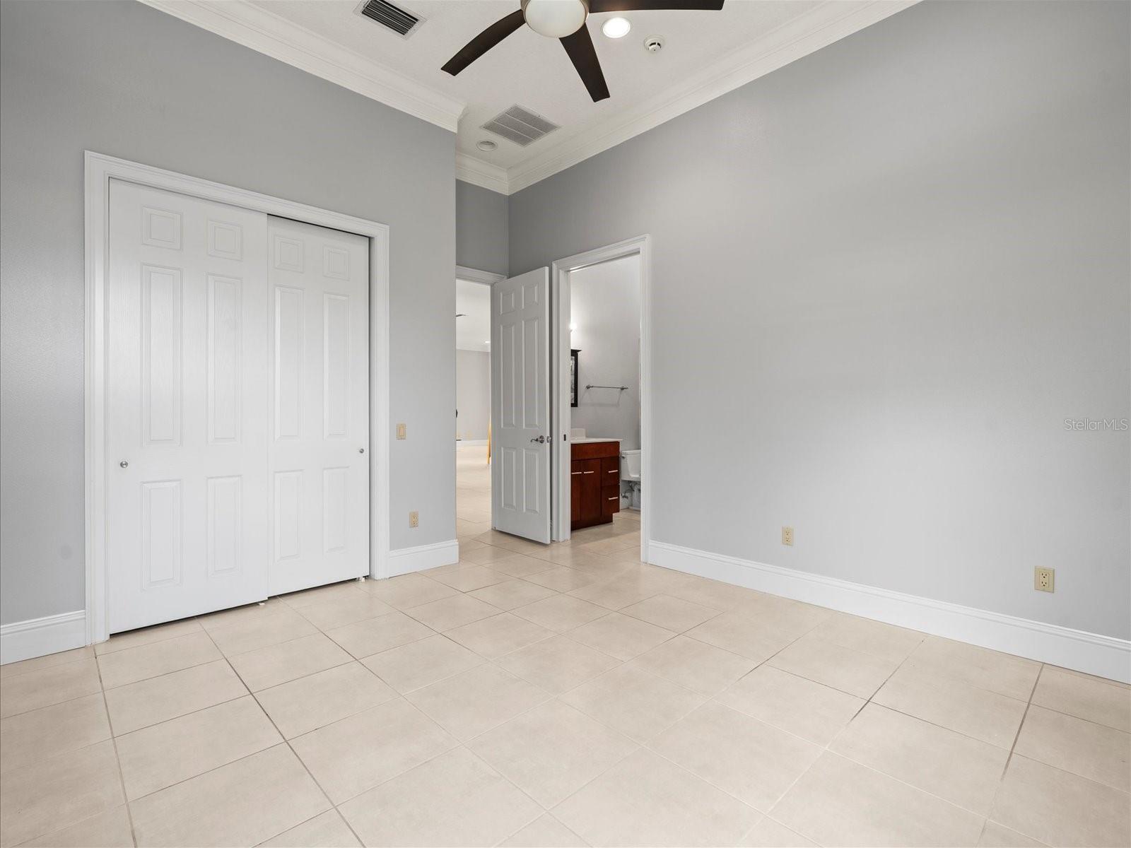Listing photo id 47 for 713 Argyle Place