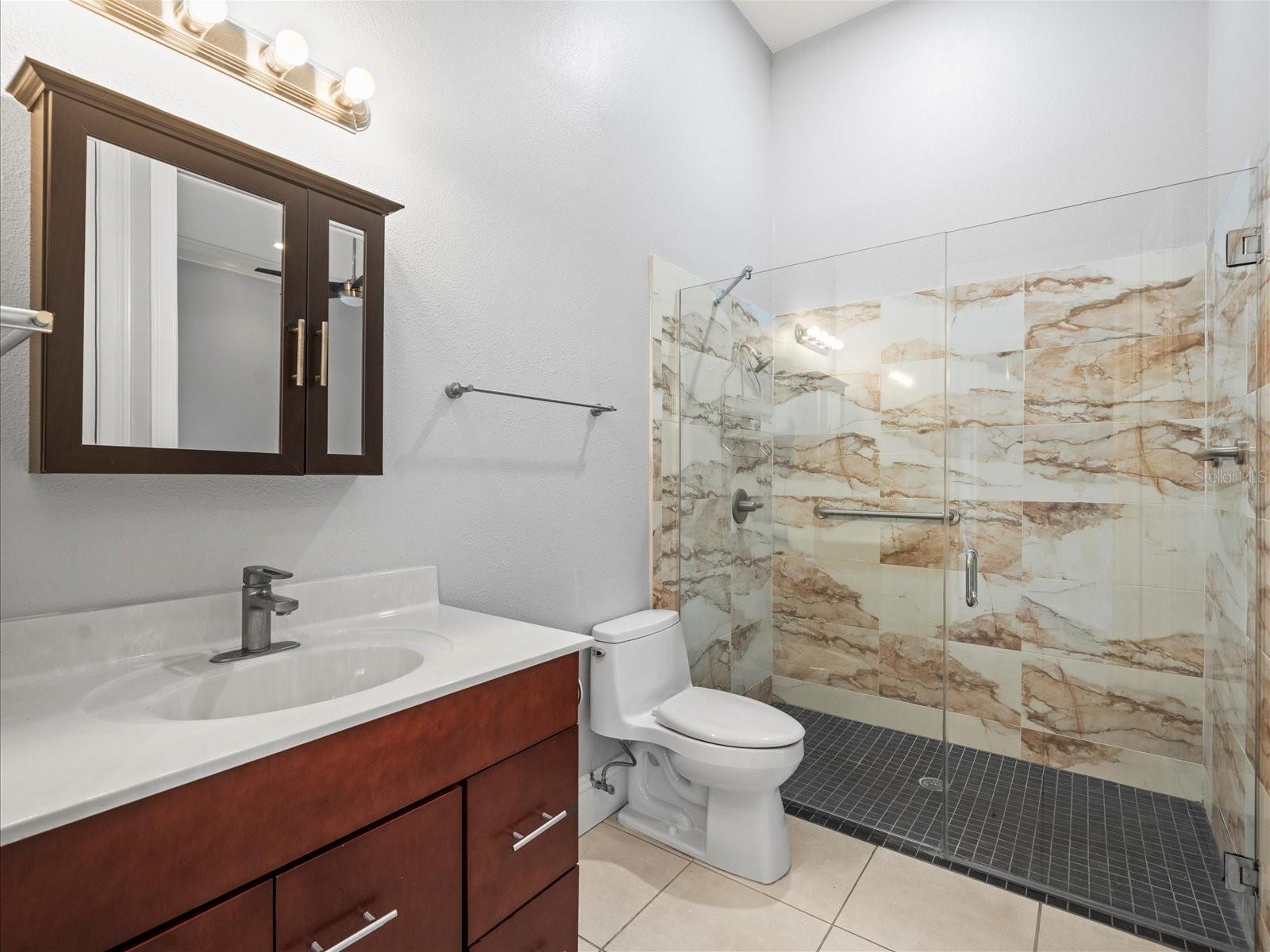 Listing photo id 48 for 713 Argyle Place