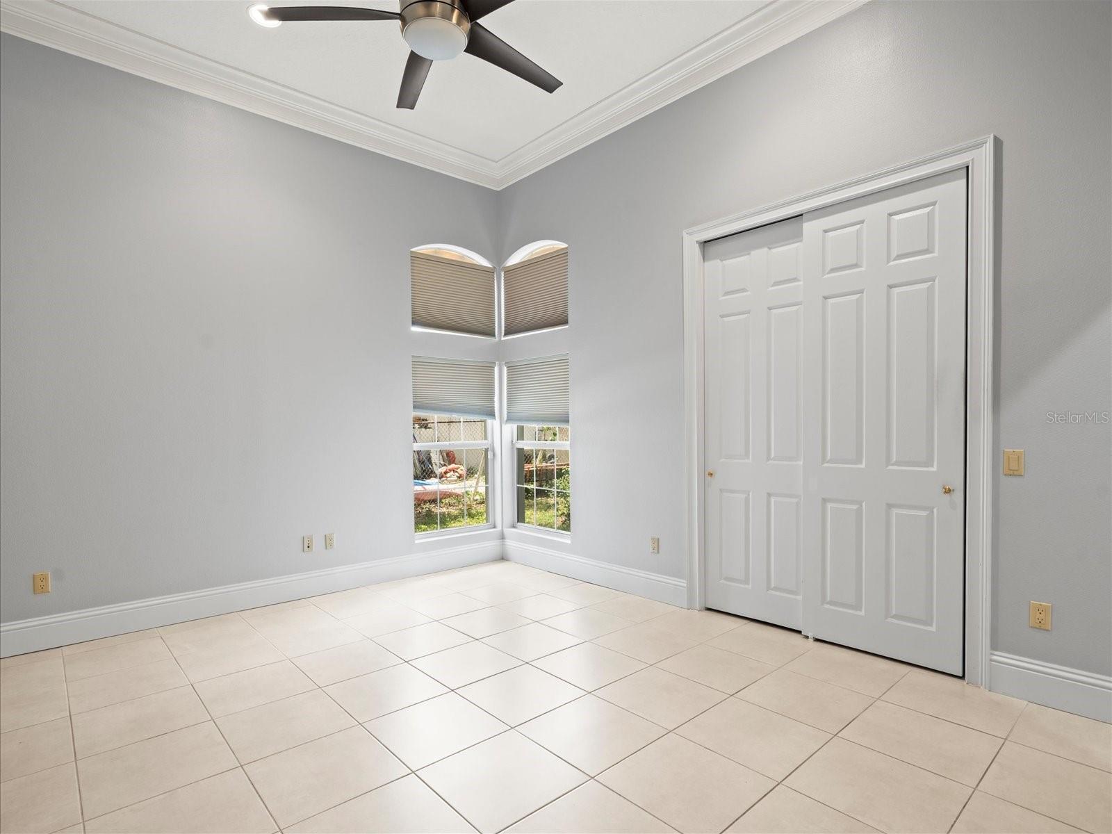 Listing photo id 51 for 713 Argyle Place