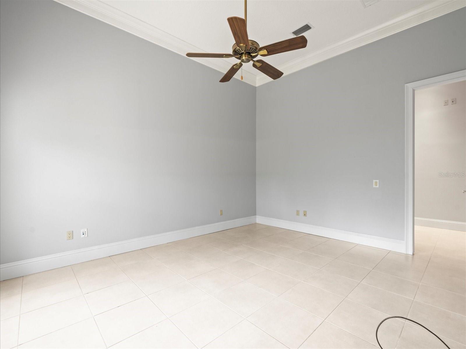 Listing photo id 53 for 713 Argyle Place
