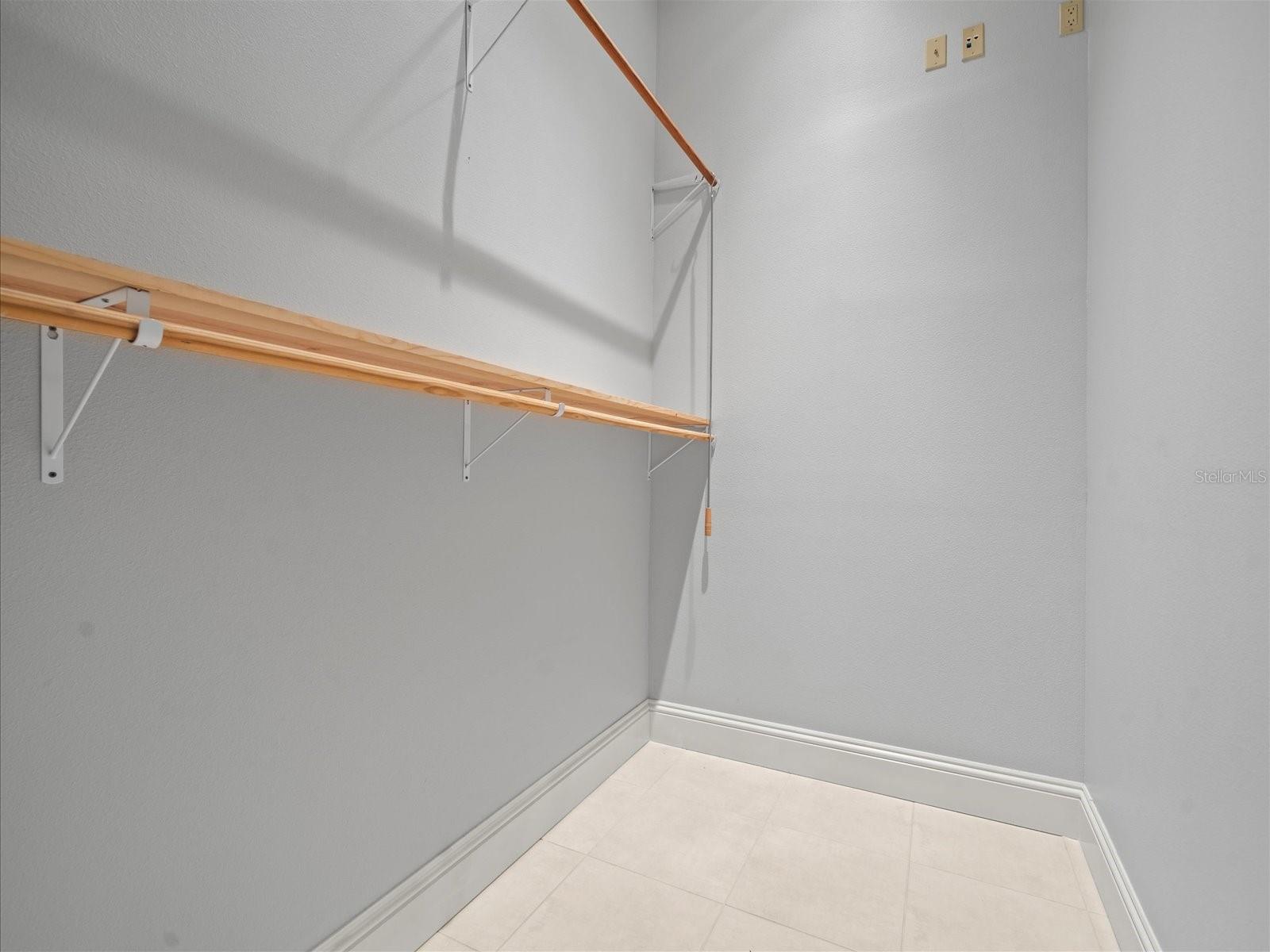 Listing photo id 55 for 713 Argyle Place