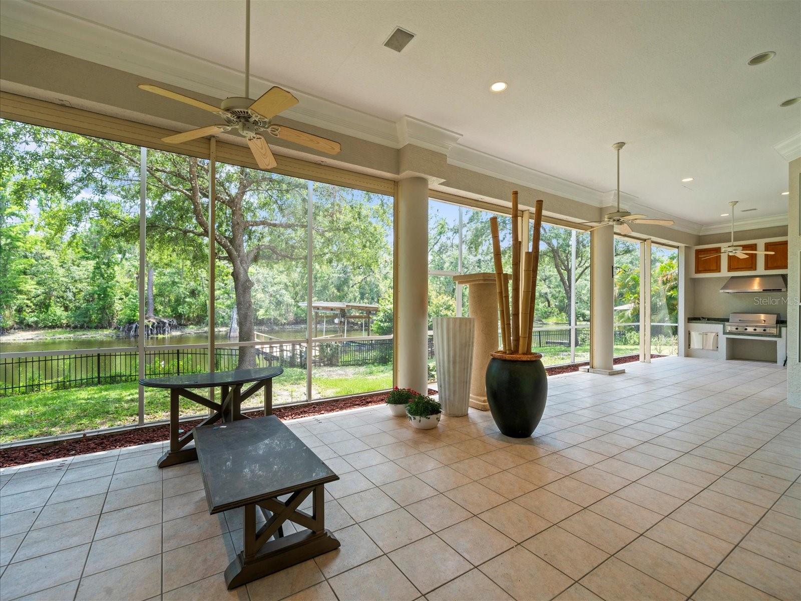 Listing photo id 61 for 713 Argyle Place