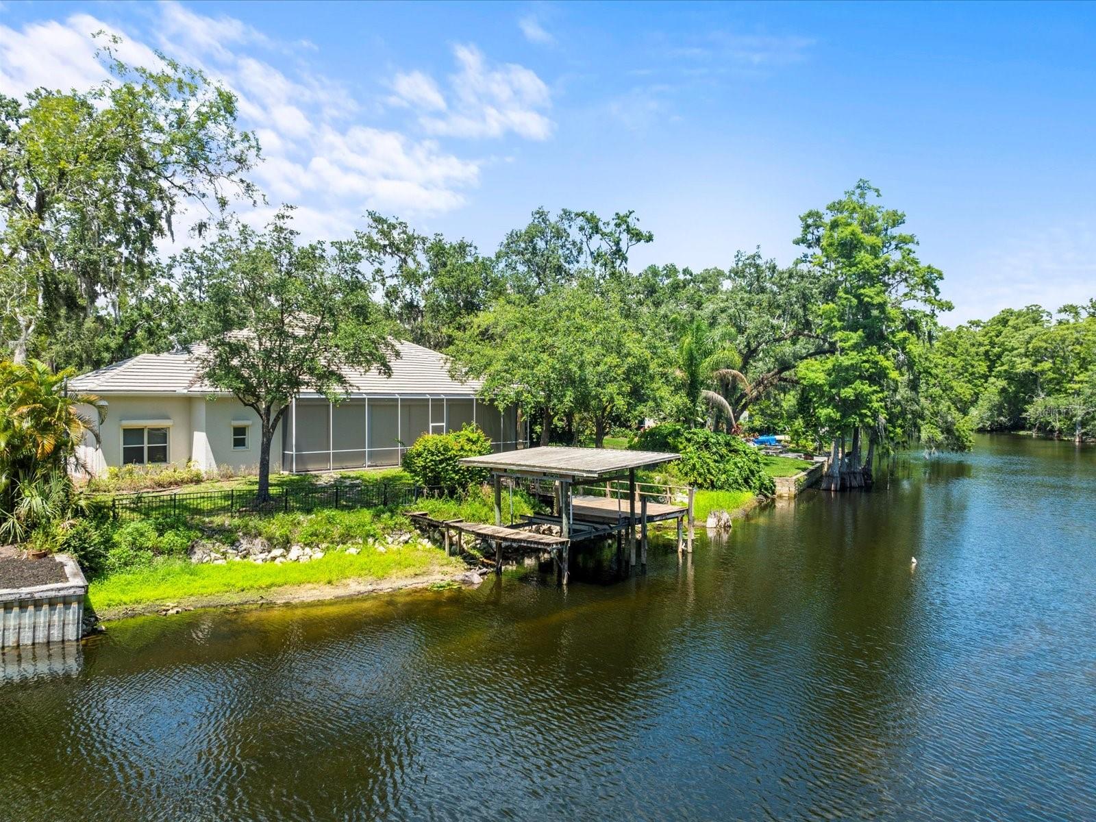 Listing photo id 70 for 713 Argyle Place