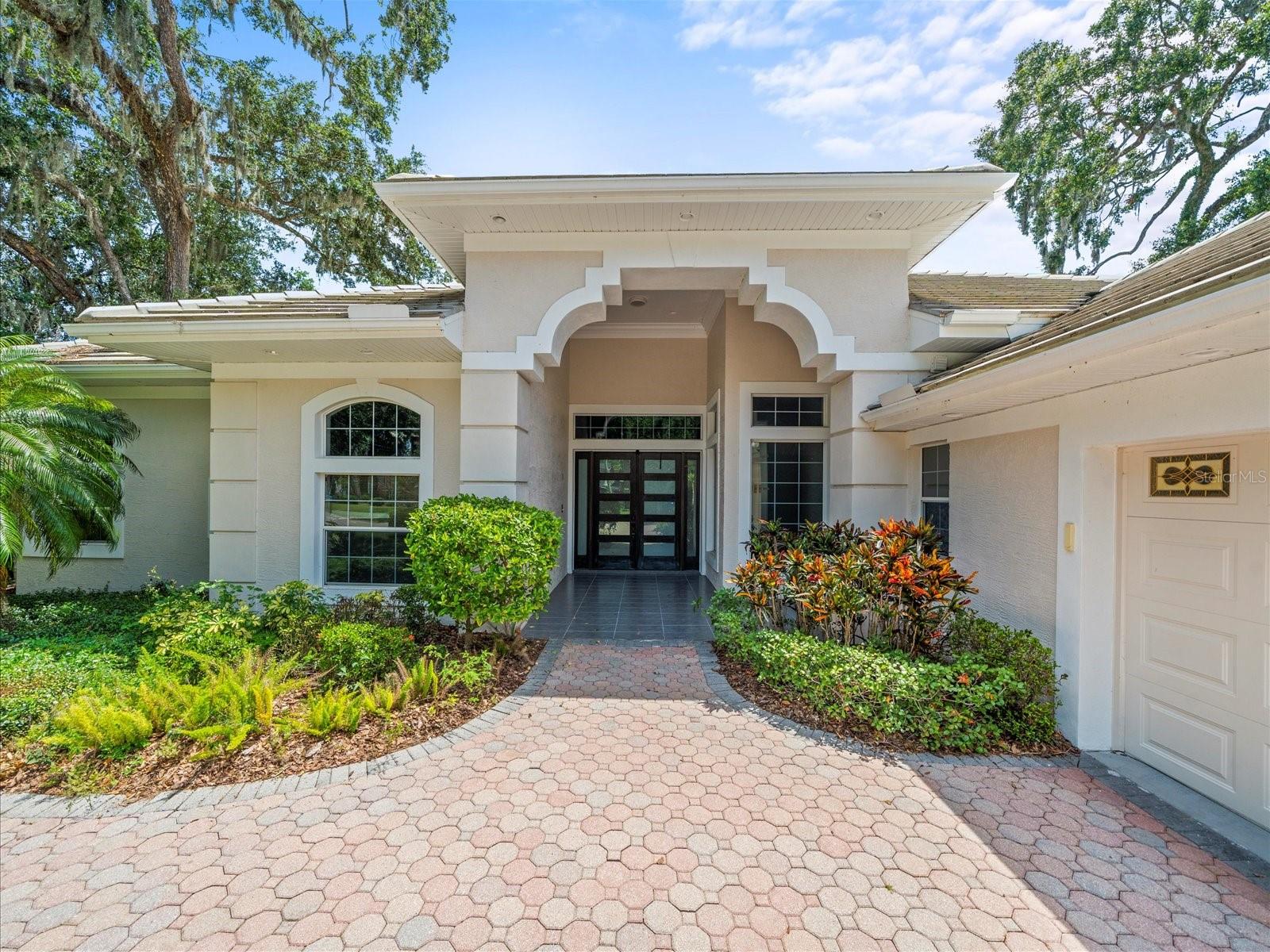 Listing photo id 6 for 713 Argyle Place