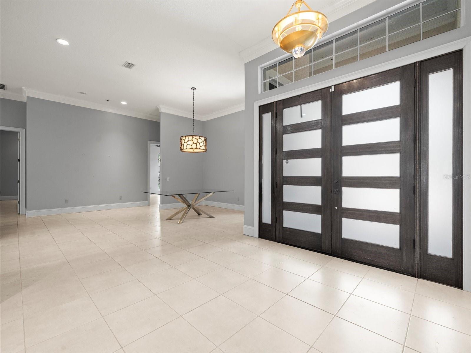 Listing photo id 7 for 713 Argyle Place