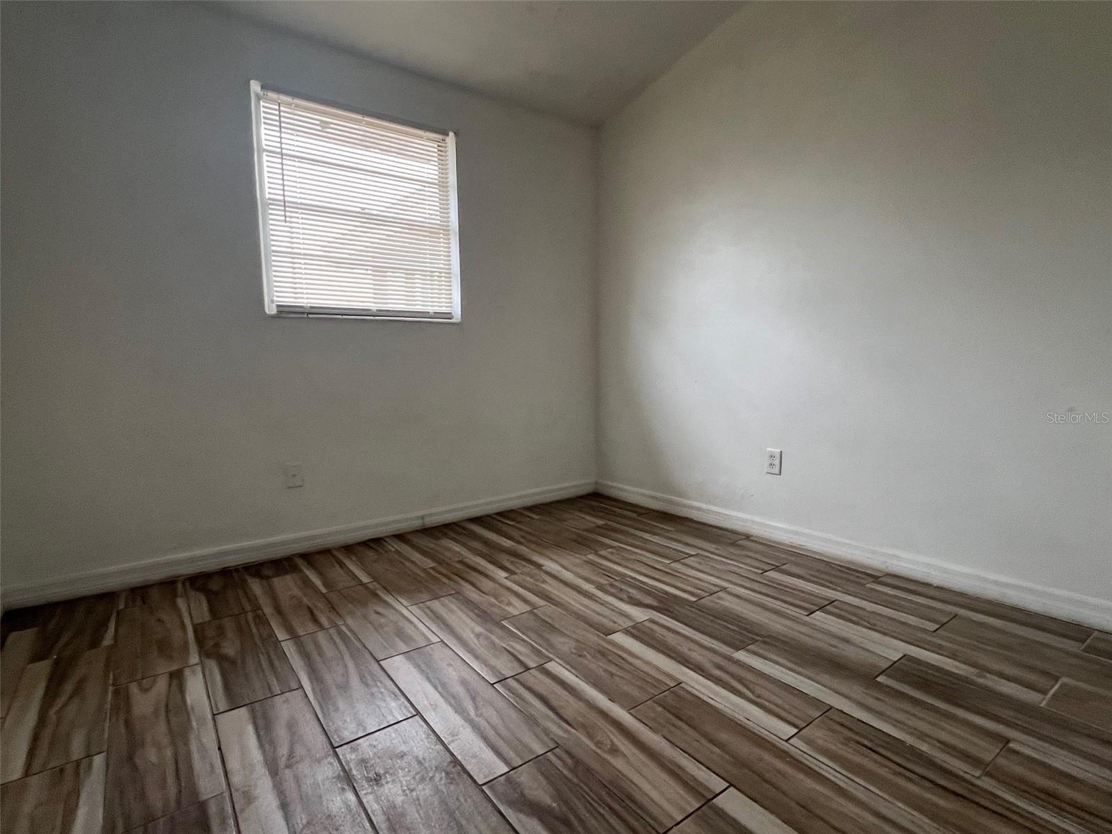 Image 15 of 27 For 724 North Avenue
