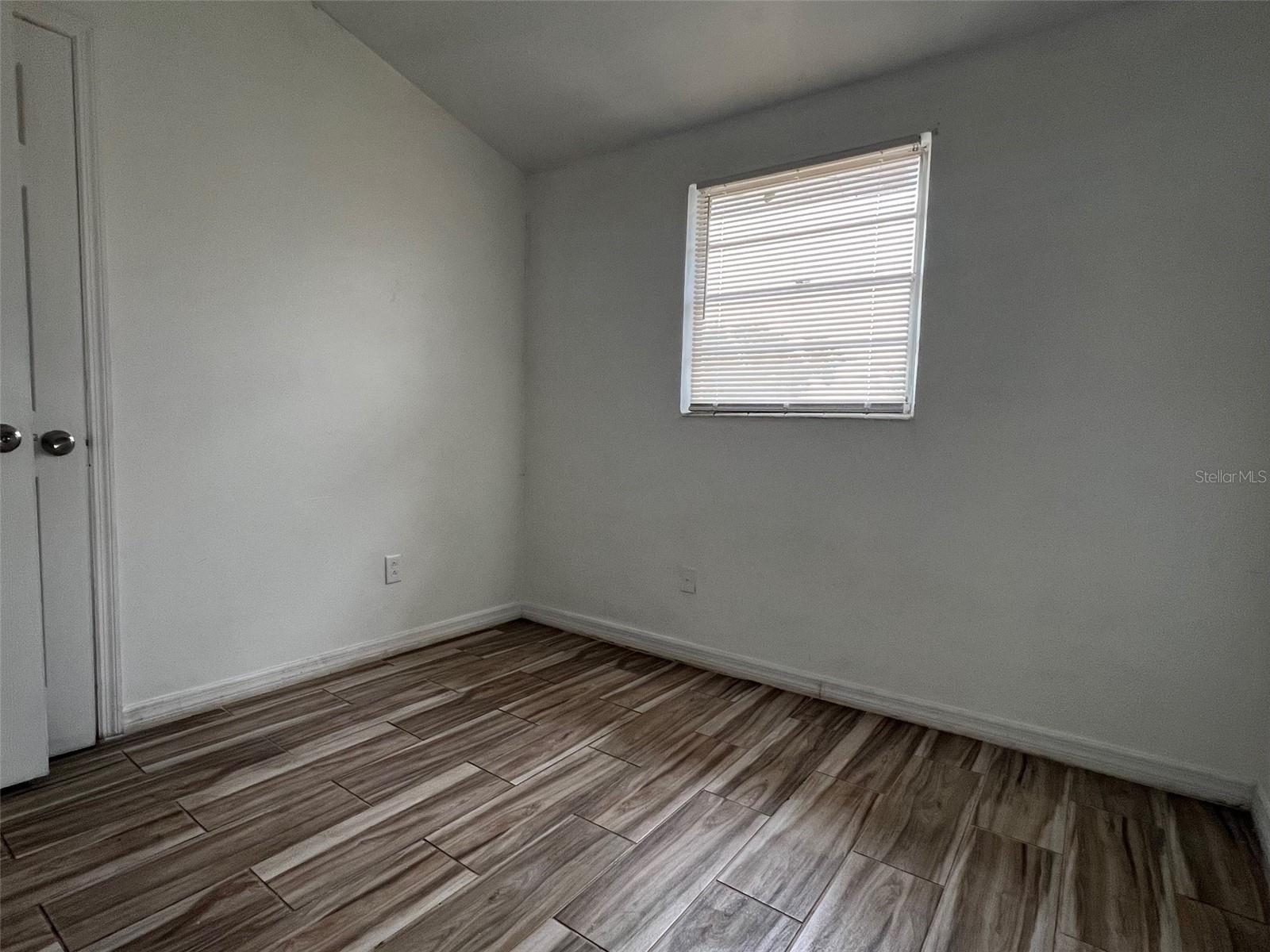 Image 16 of 27 For 724 North Avenue