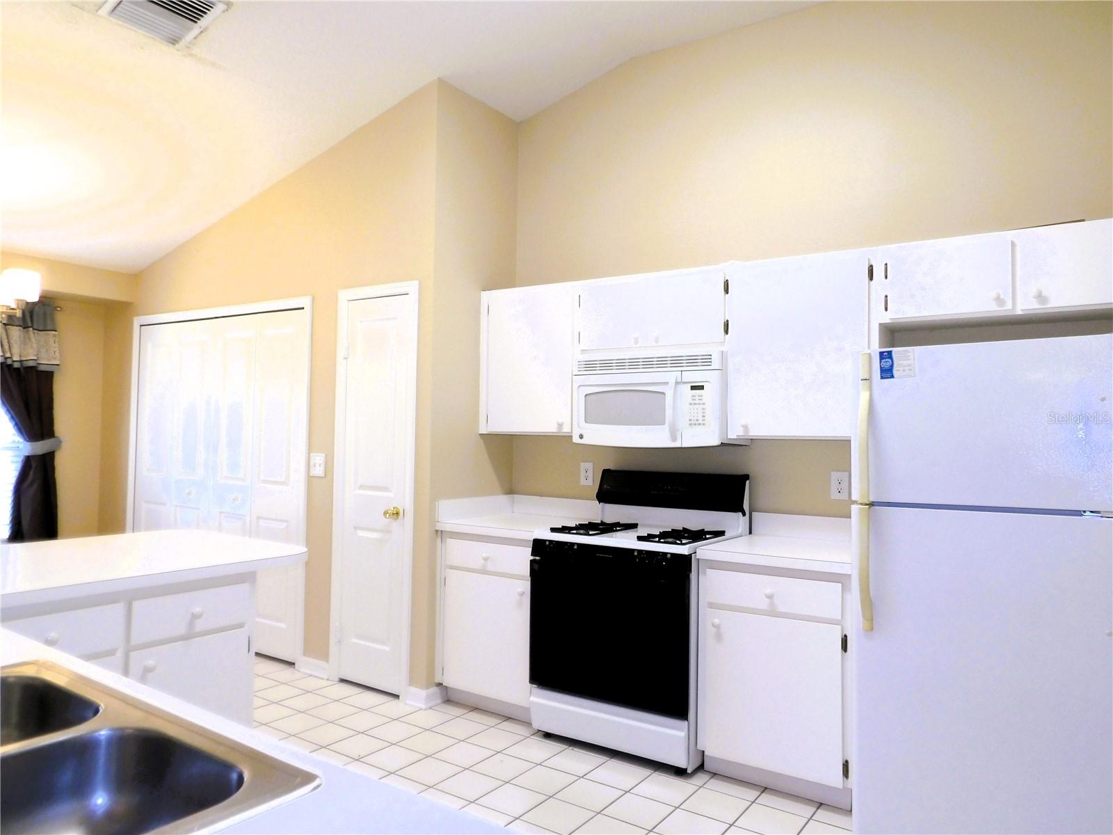 Image 4 of 18 For 1802 Durkee Place