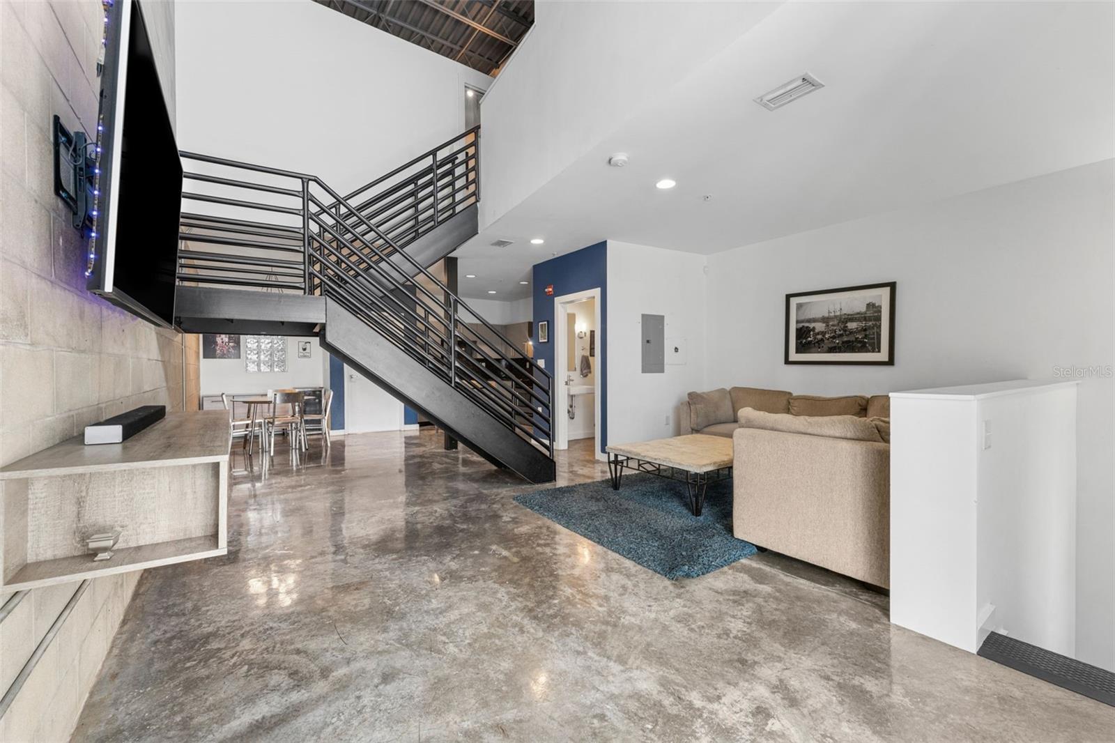 Image 4 of 28 For 5008 Macdill Avenue 16