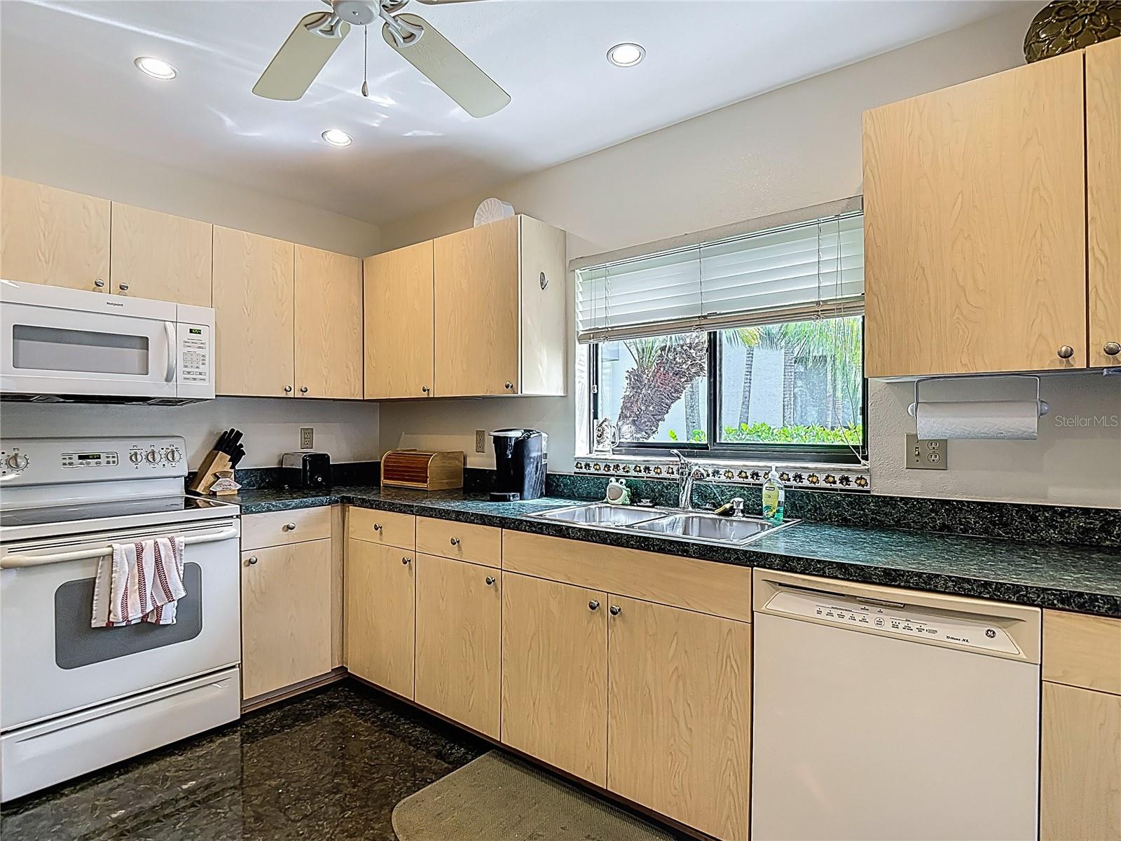 Image 17 of 60 For 1906 White Cedar Way