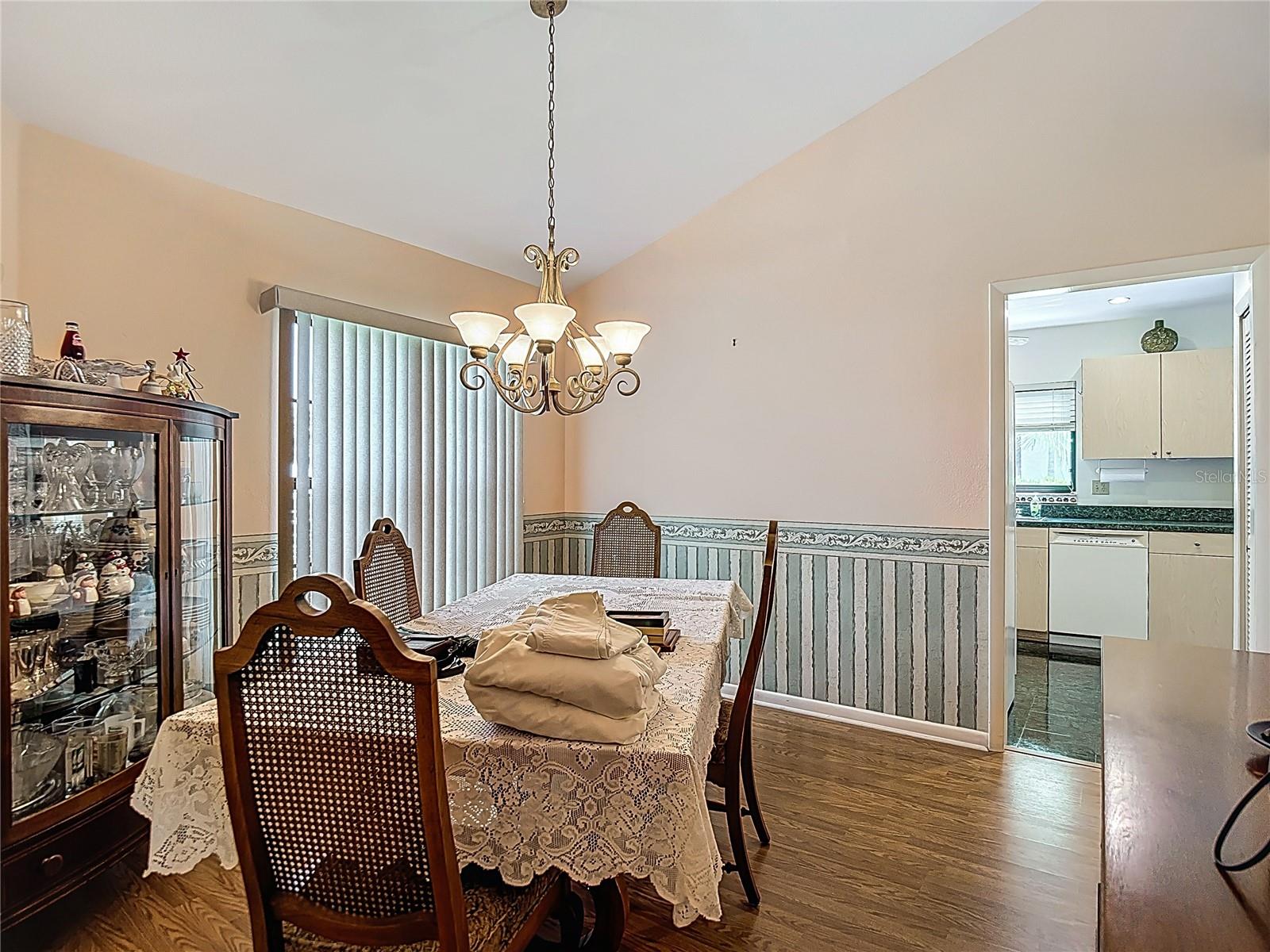 Image 7 of 60 For 1906 White Cedar Way