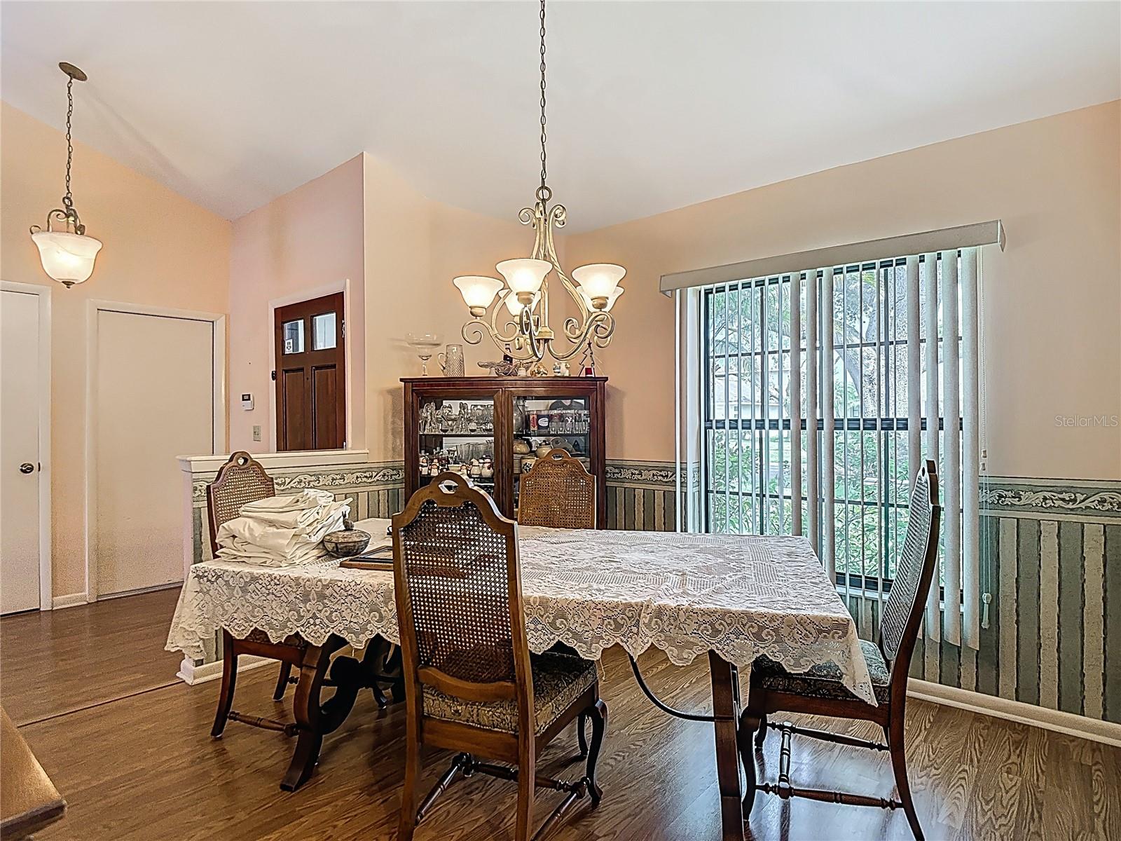 Image 8 of 60 For 1906 White Cedar Way