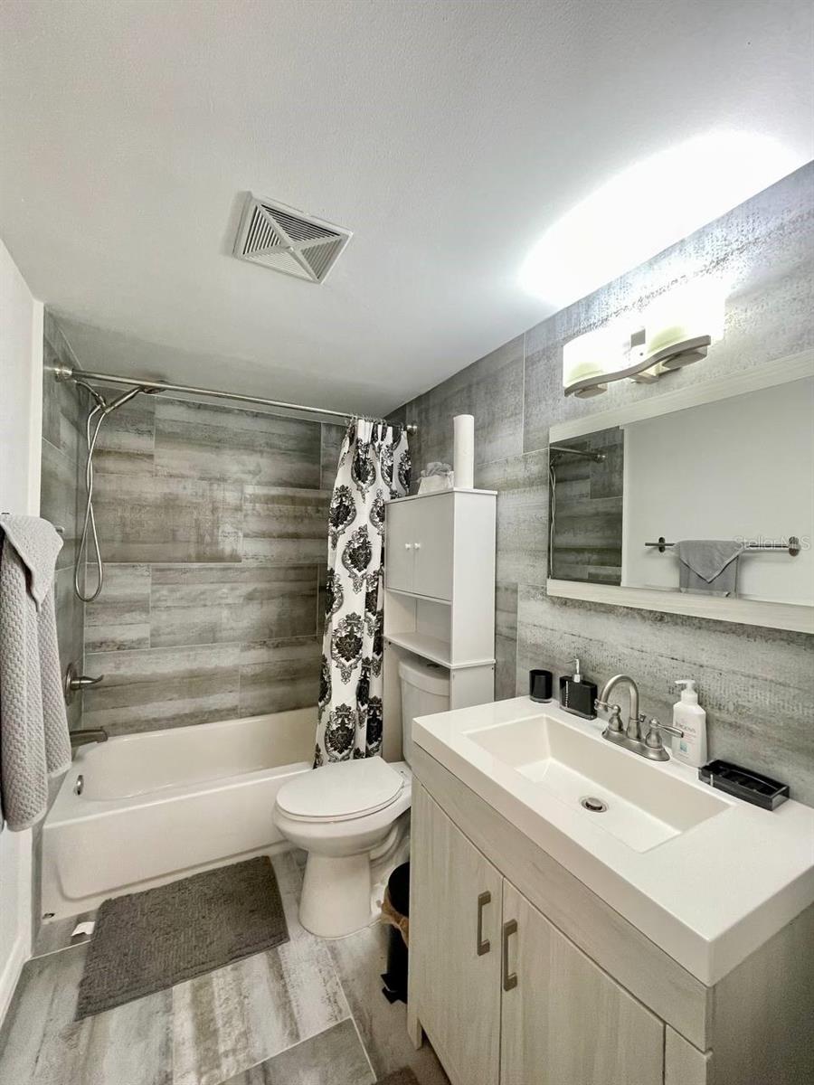 Image 11 of 14 For 6342 Newtown Circle 42a1