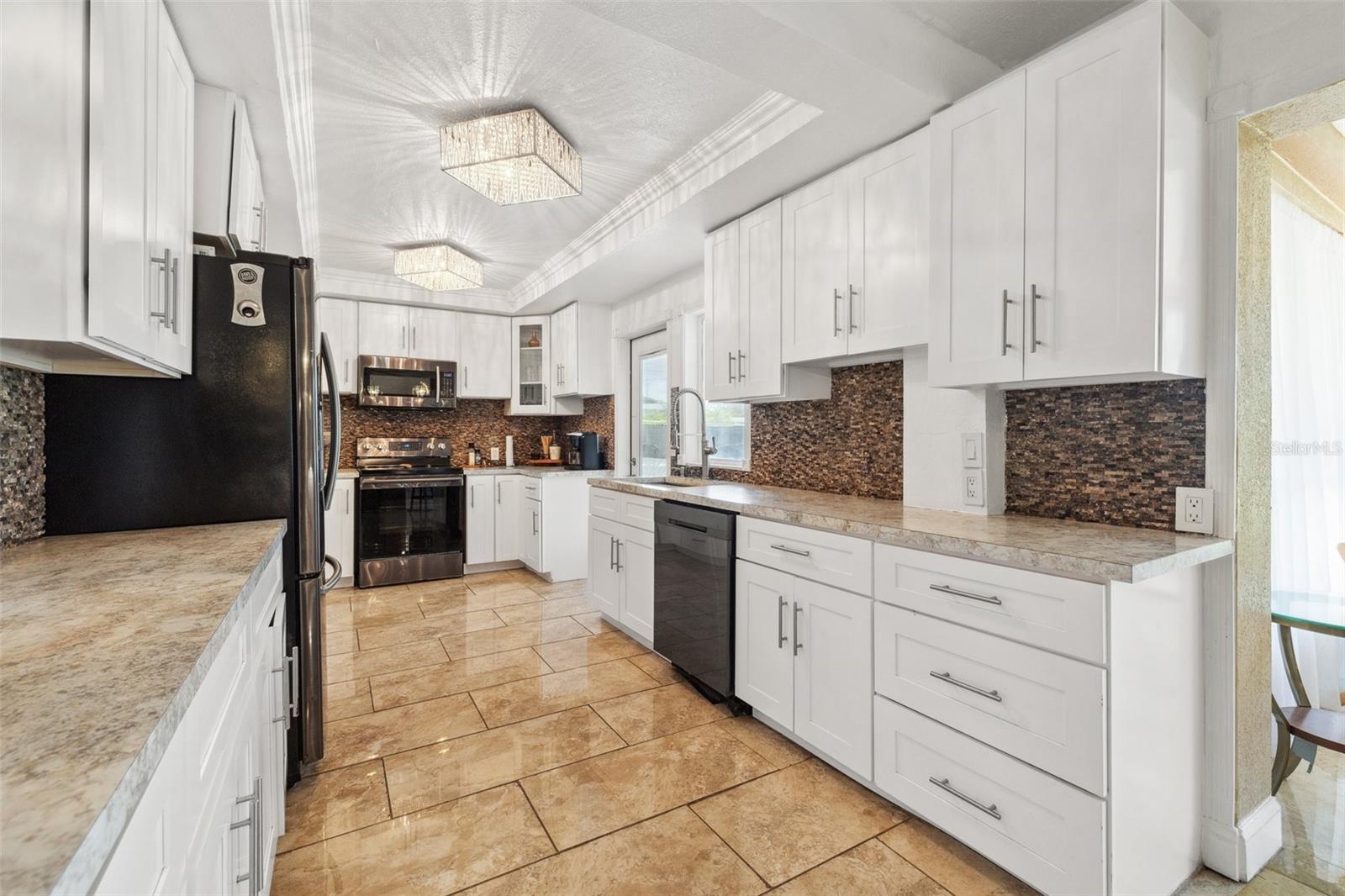 Listing photo id 13 for 10730 52nd Avenue N