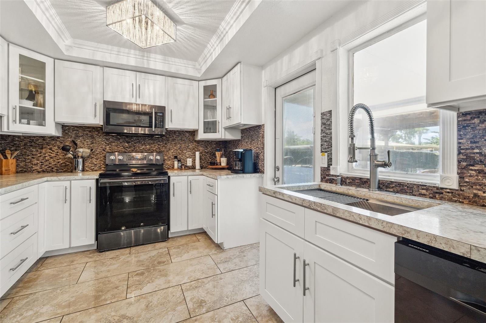 Listing photo id 14 for 10730 52nd Avenue N