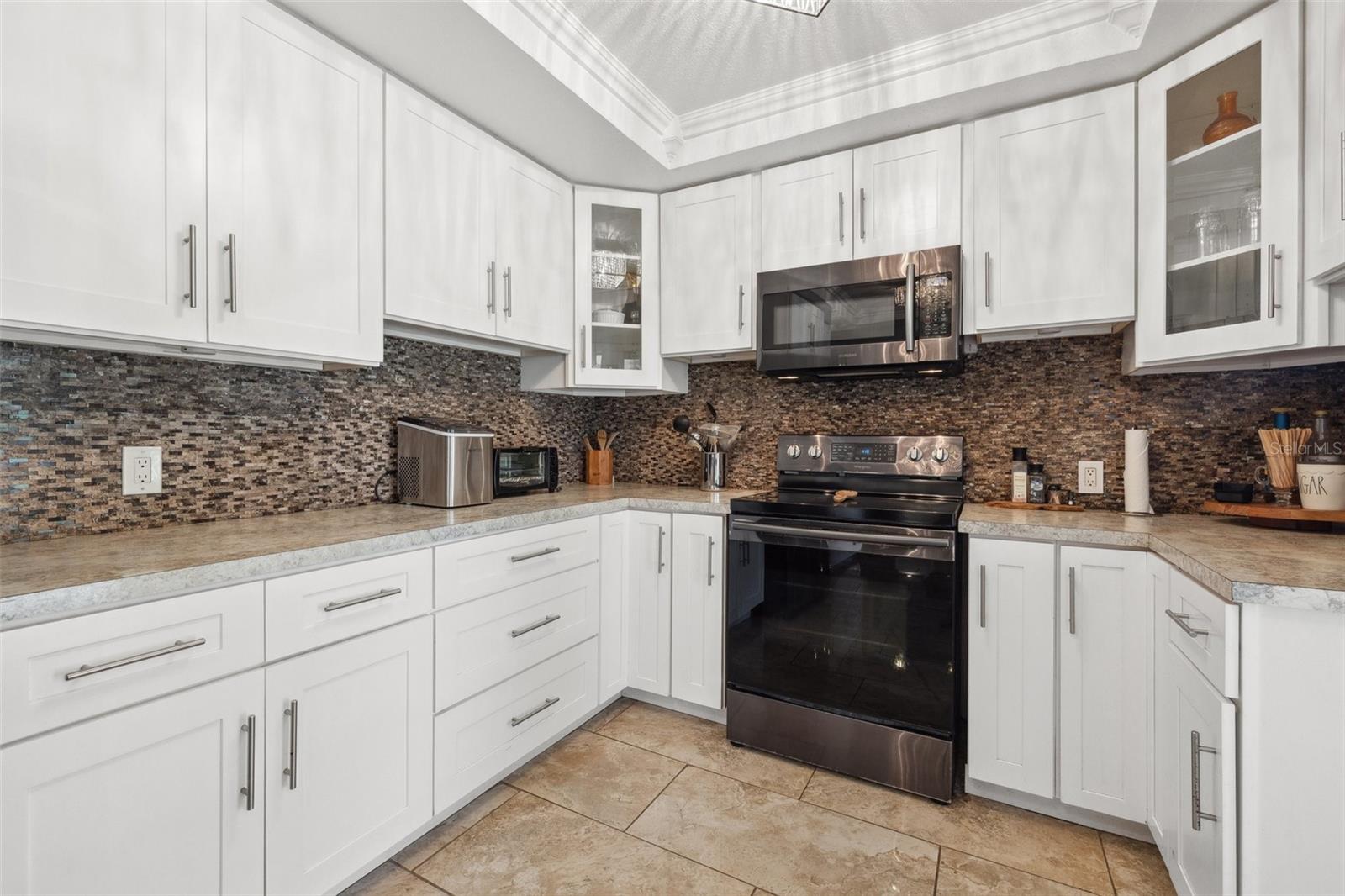 Listing photo id 15 for 10730 52nd Avenue N