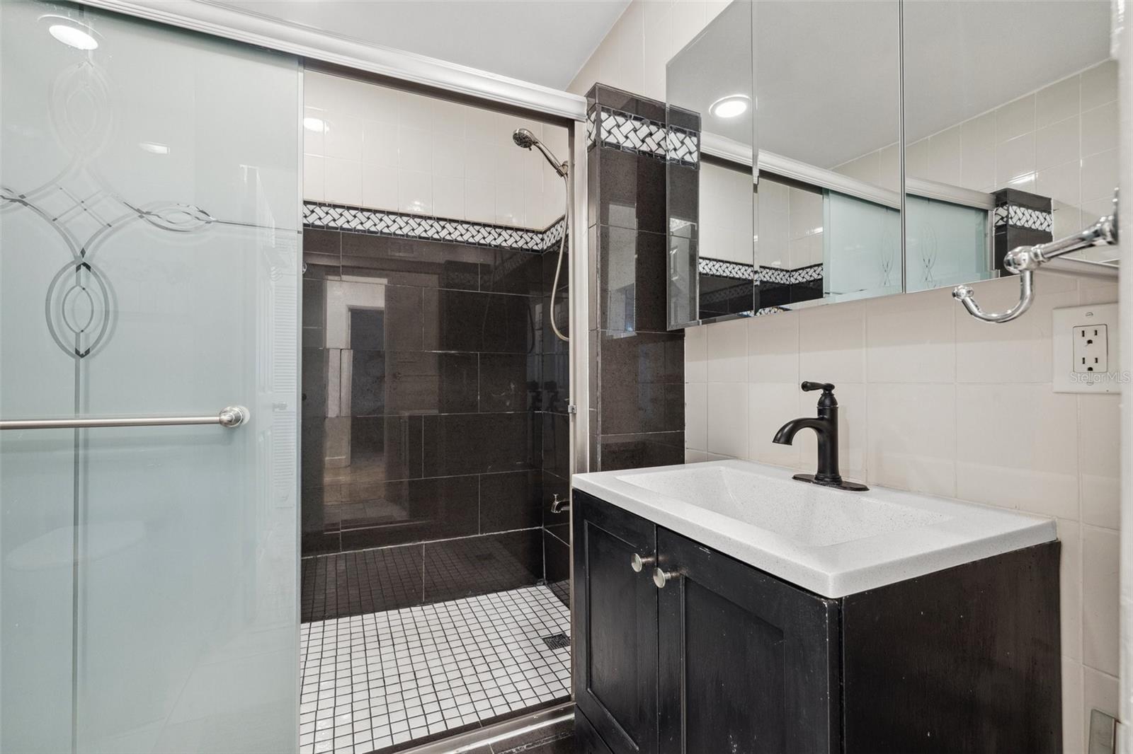 Listing photo id 22 for 10730 52nd Avenue N