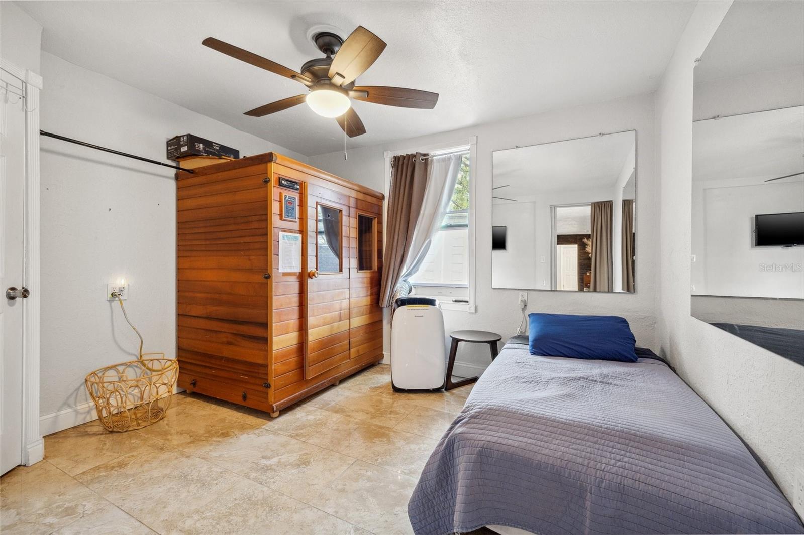 Listing photo id 23 for 10730 52nd Avenue N