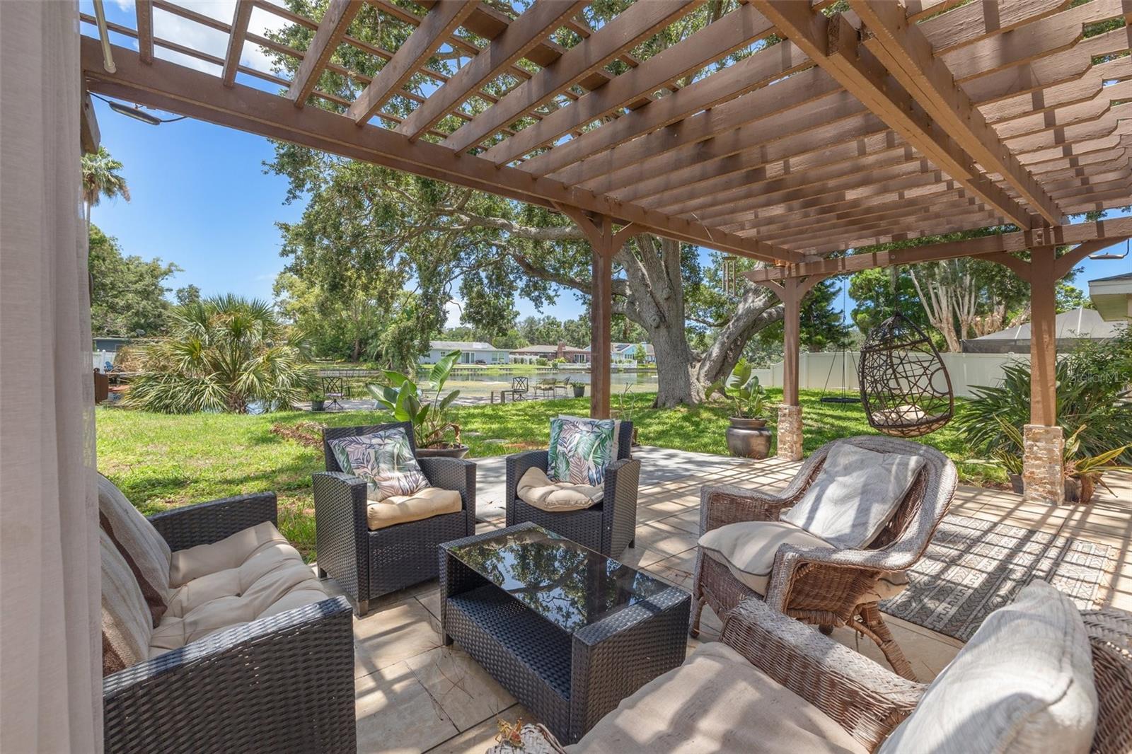Listing photo id 3 for 10730 52nd Avenue N