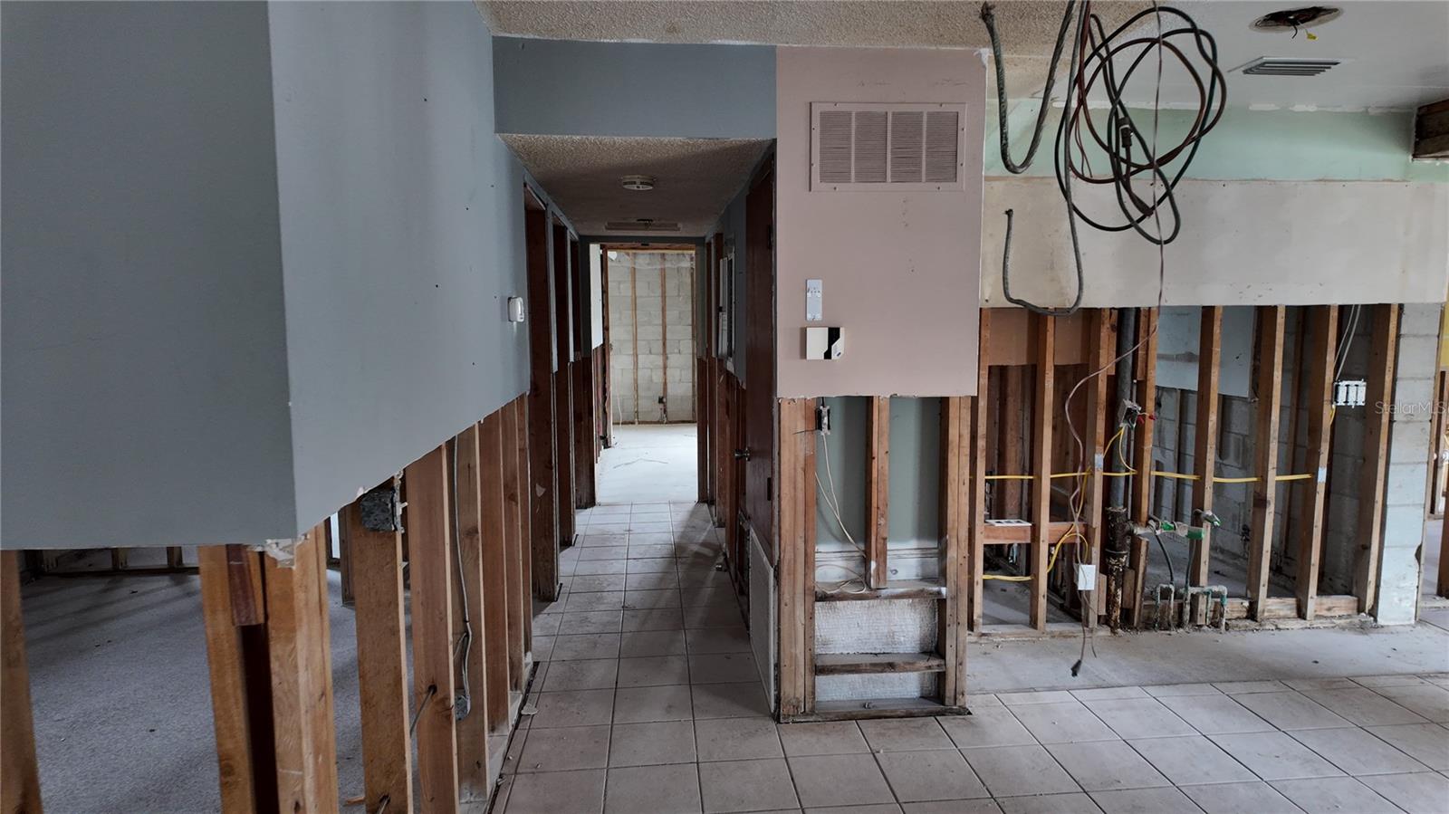 Image 22 of 45 For 8205 Tanglewood Lane