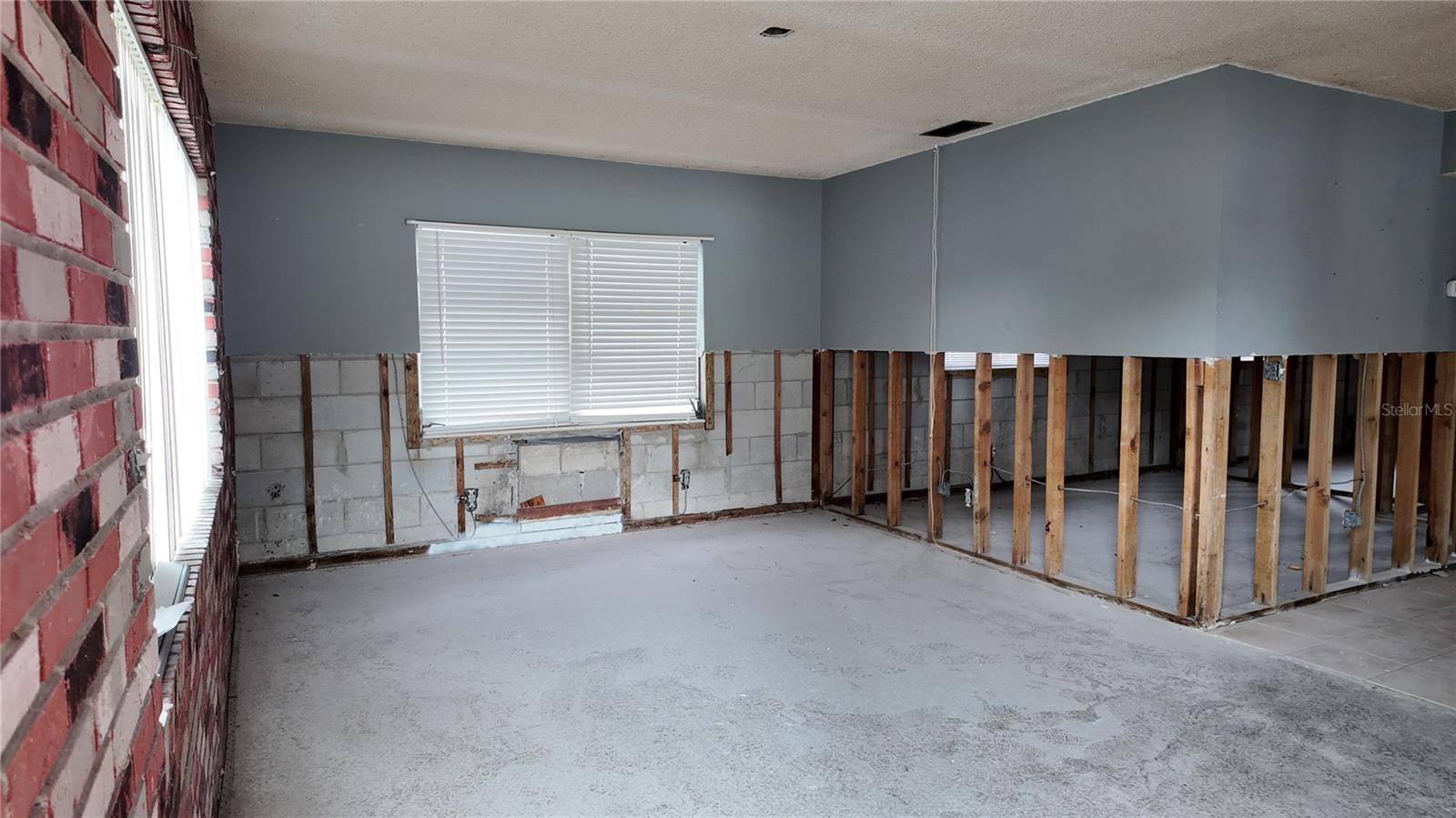 Image 3 of 45 For 8205 Tanglewood Lane