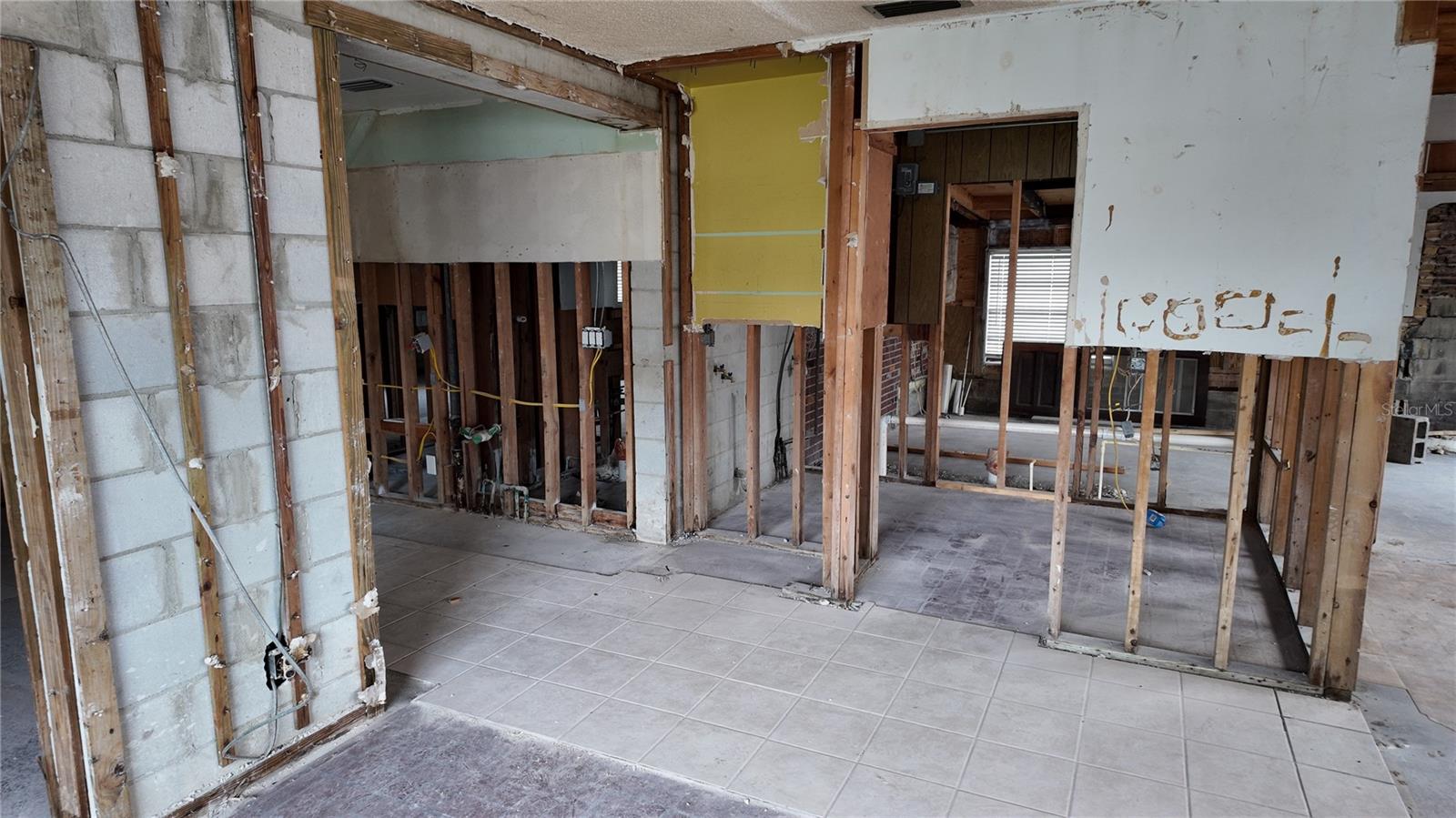 Image 32 of 45 For 8205 Tanglewood Lane