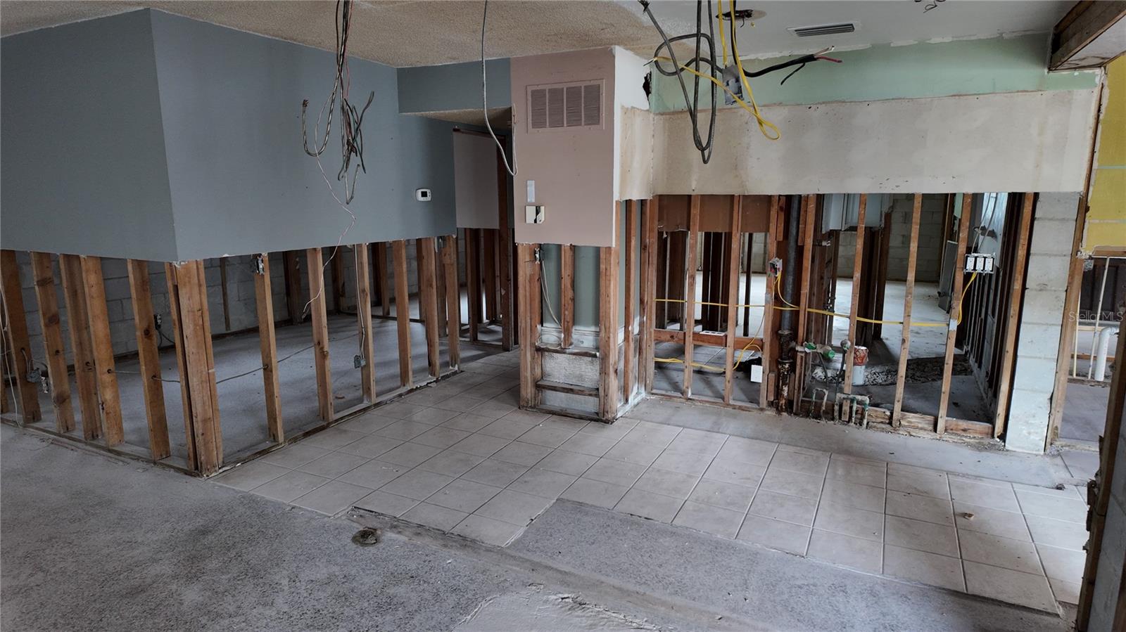 Image 34 of 45 For 8205 Tanglewood Lane