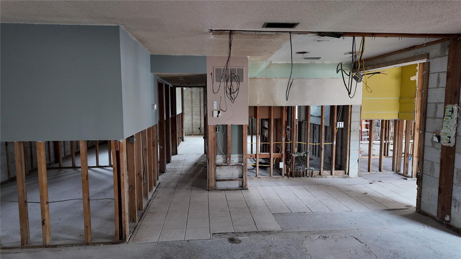 Image 9 of 45 For 8205 Tanglewood Lane