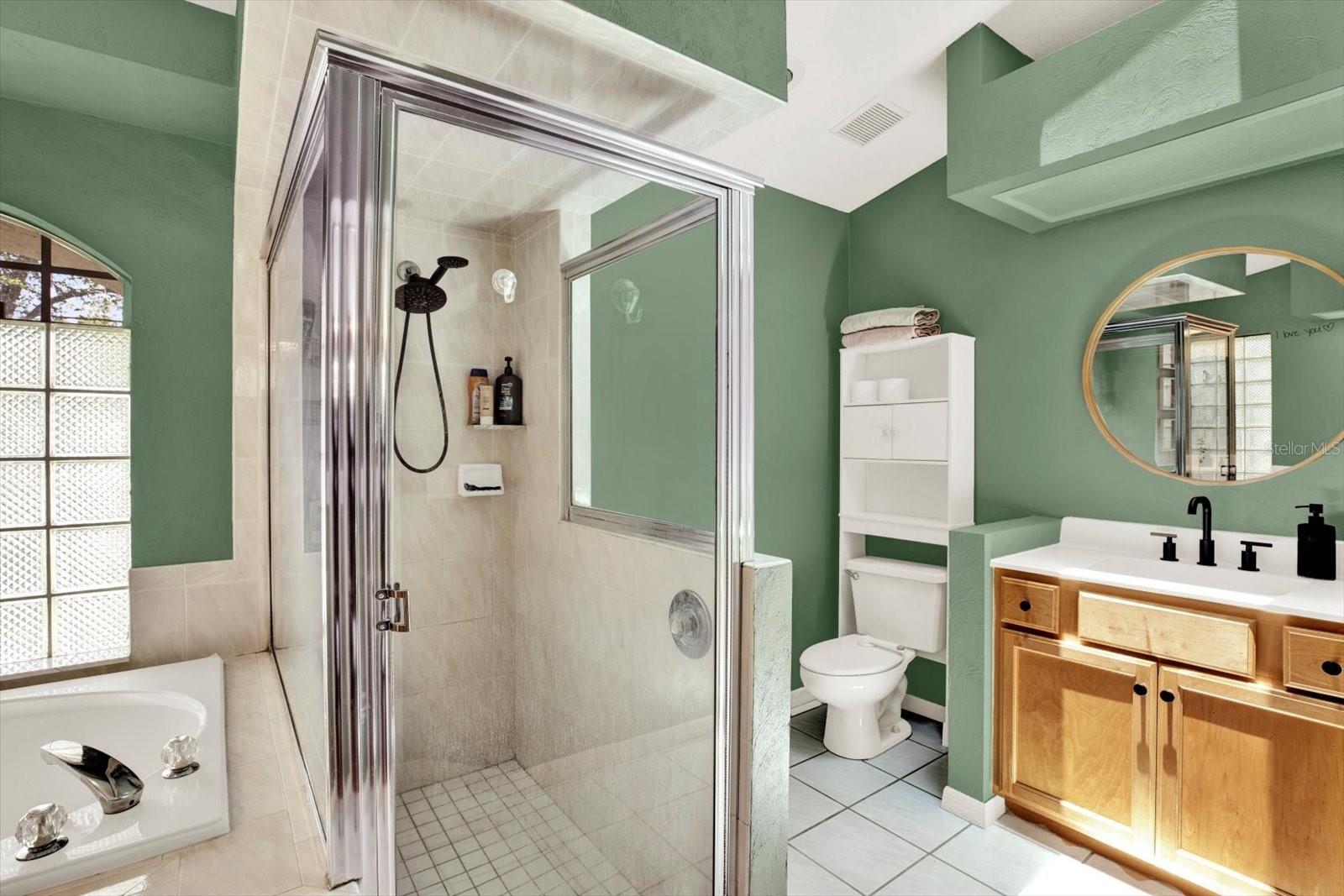 Listing photo id 10 for 2454 Shadecrest Road