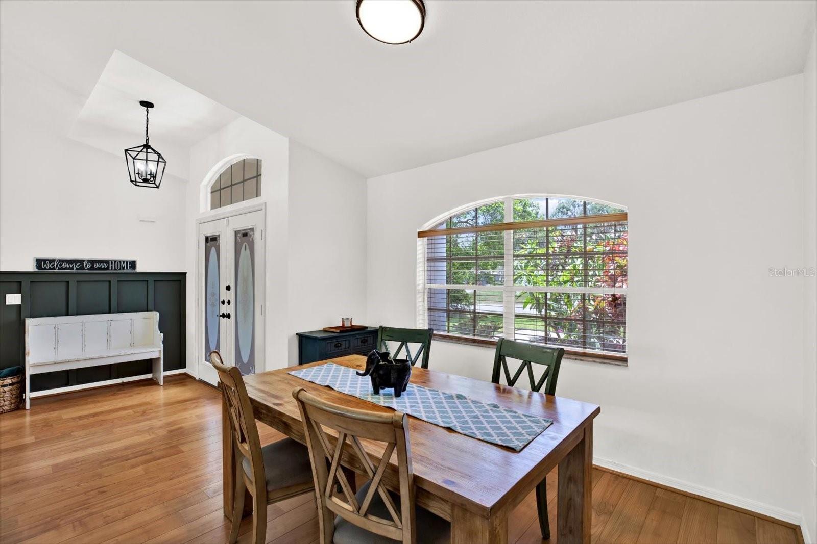 Listing photo id 6 for 2454 Shadecrest Road