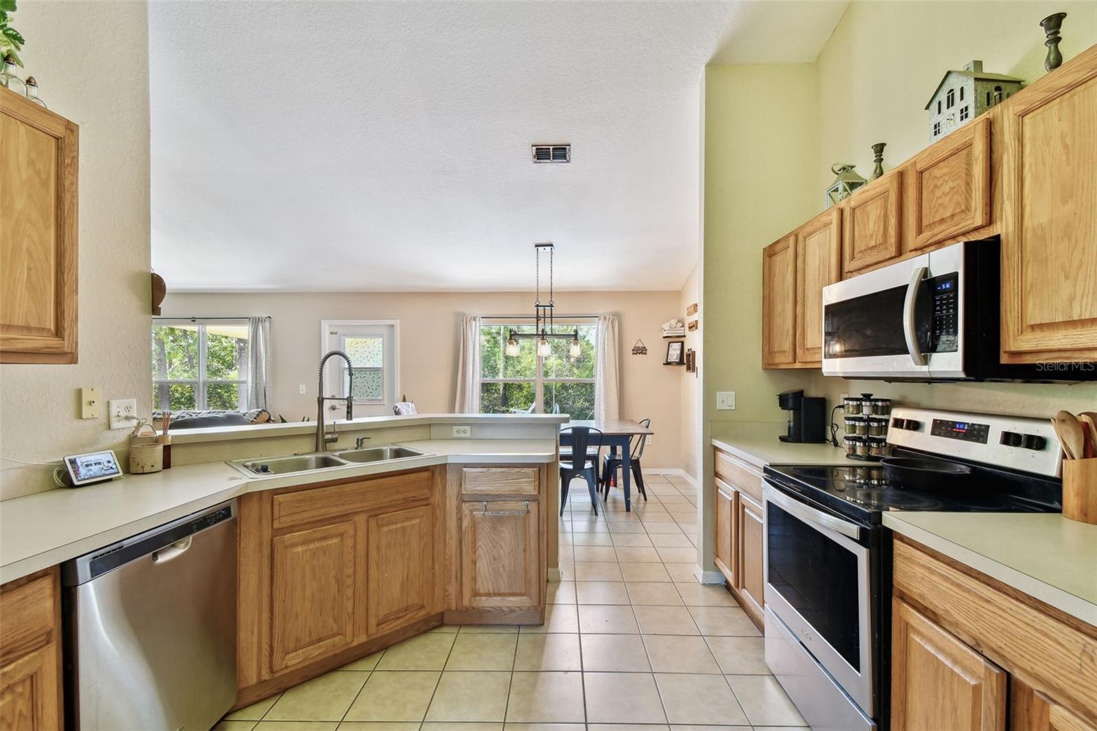Image 18 of 70 For 13441 Barlington Street