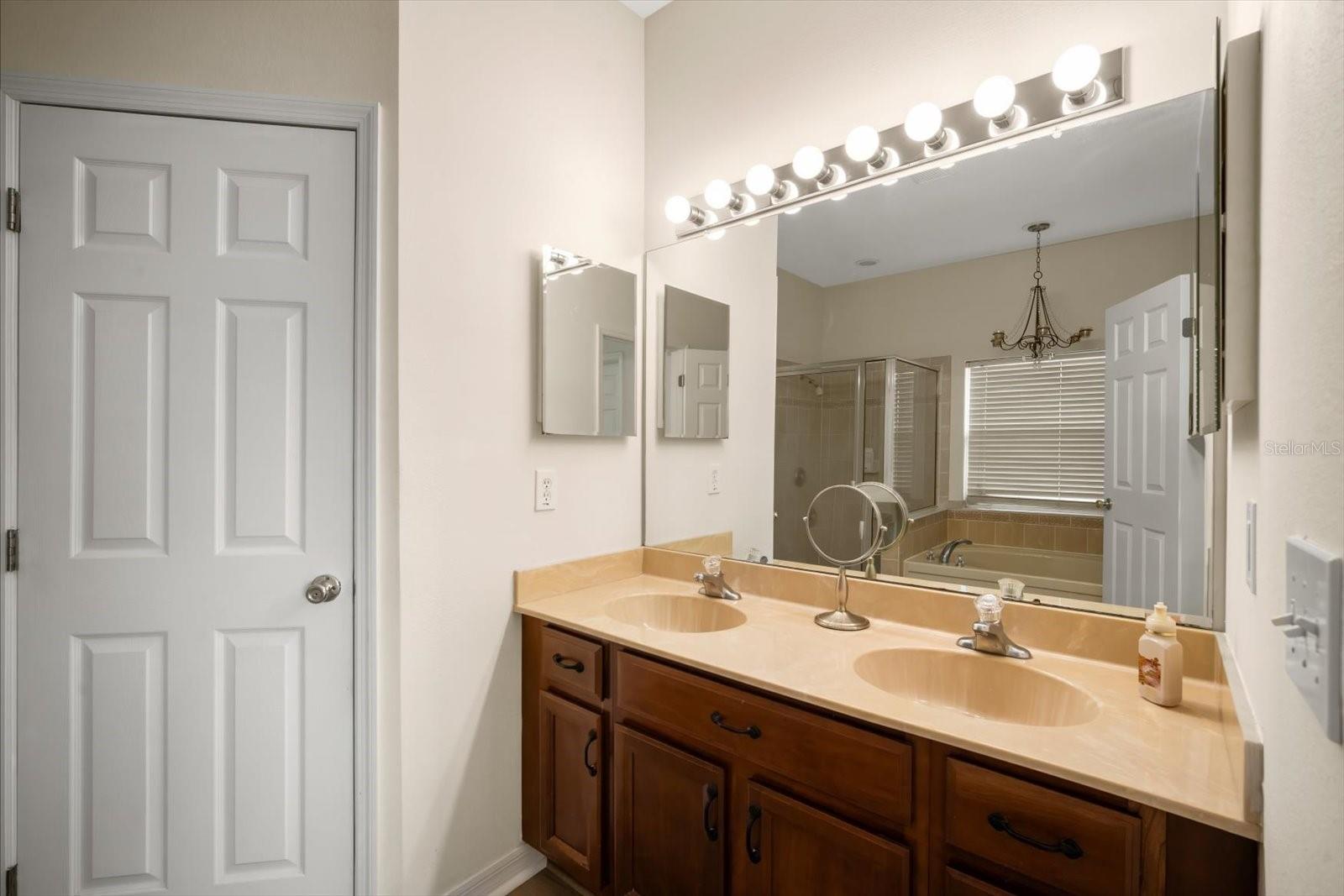 Image 17 of 33 For 11132 Creek Haven Drive