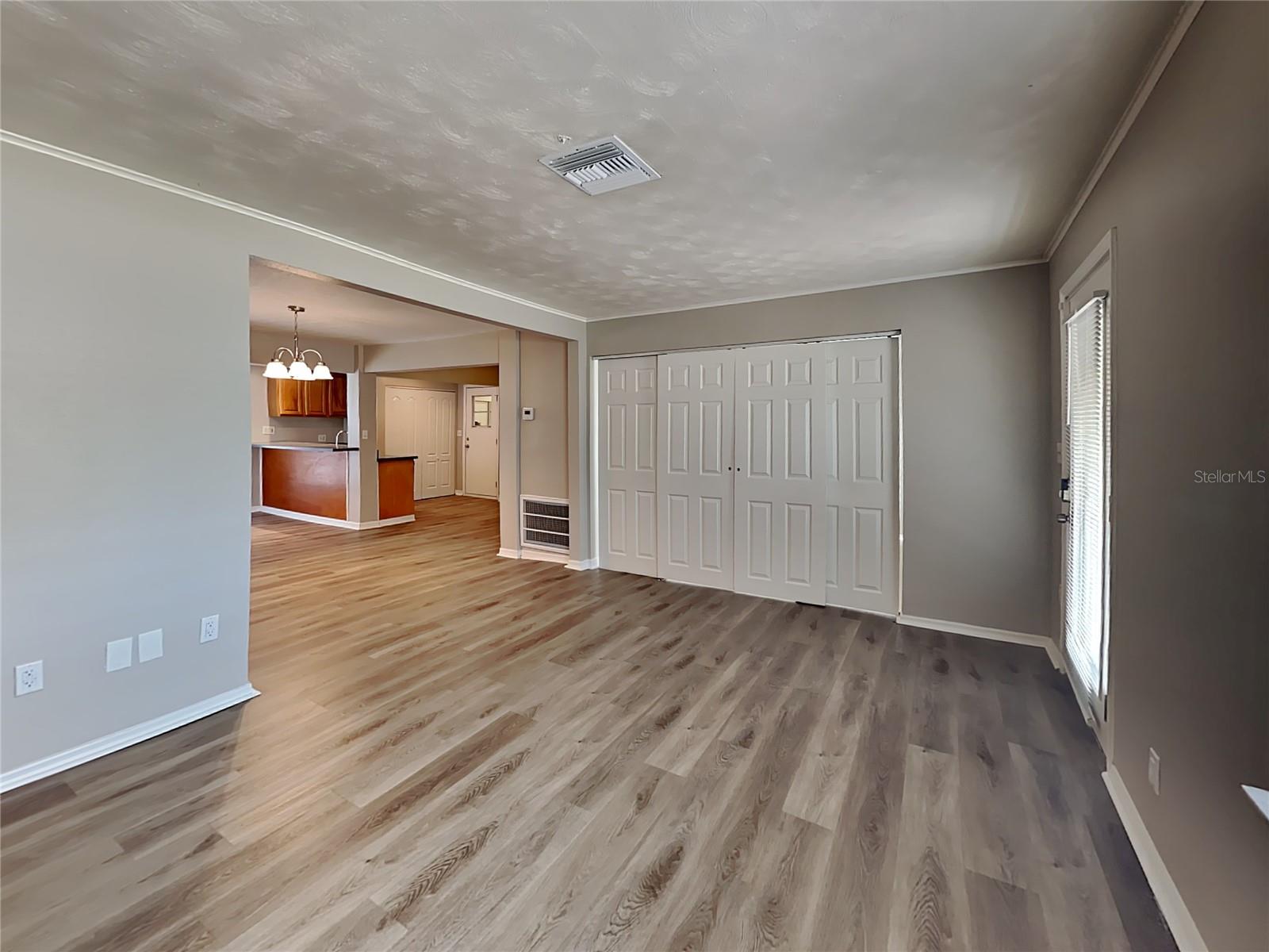 Image 3 of 17 For 502 Chestnut Street