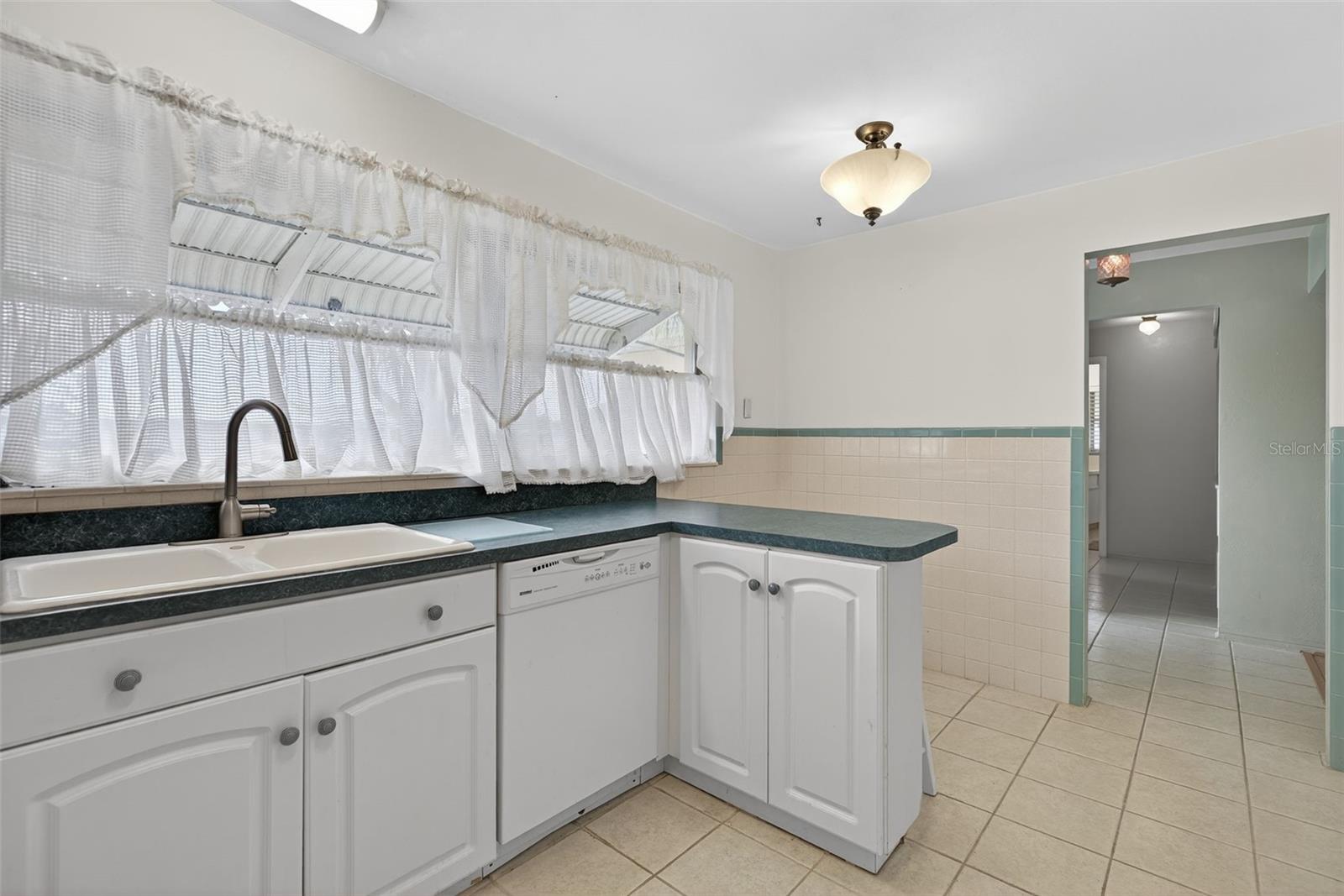 Image 11 of 33 For 9120 108th Street