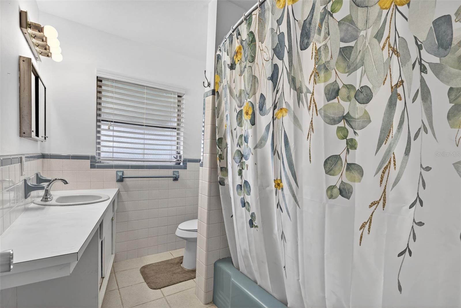 Image 14 of 33 For 9120 108th Street