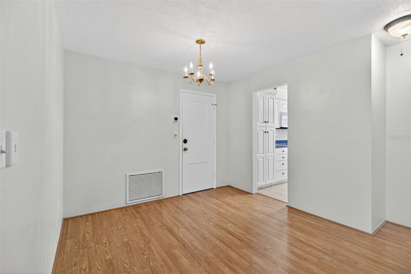 Image 7 of 33 For 9120 108th Street