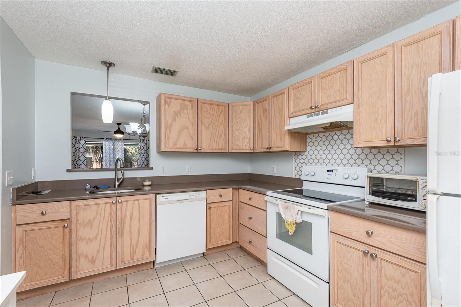 Image 13 of 29 For 89 Fremont Avenue 504