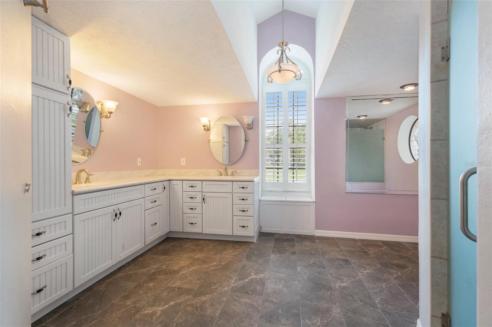 Image 19 of 33 For 13310 Golf Crest Circle