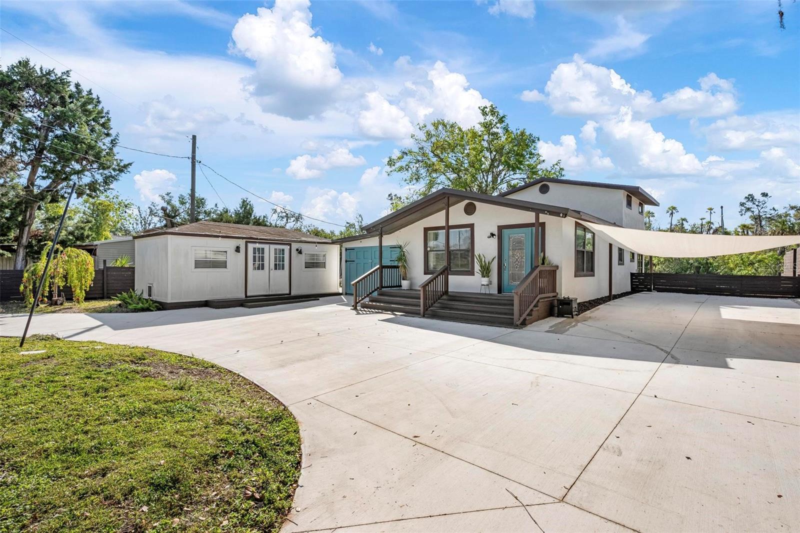 Listing photo id 0 for 6814 68th Avenue E