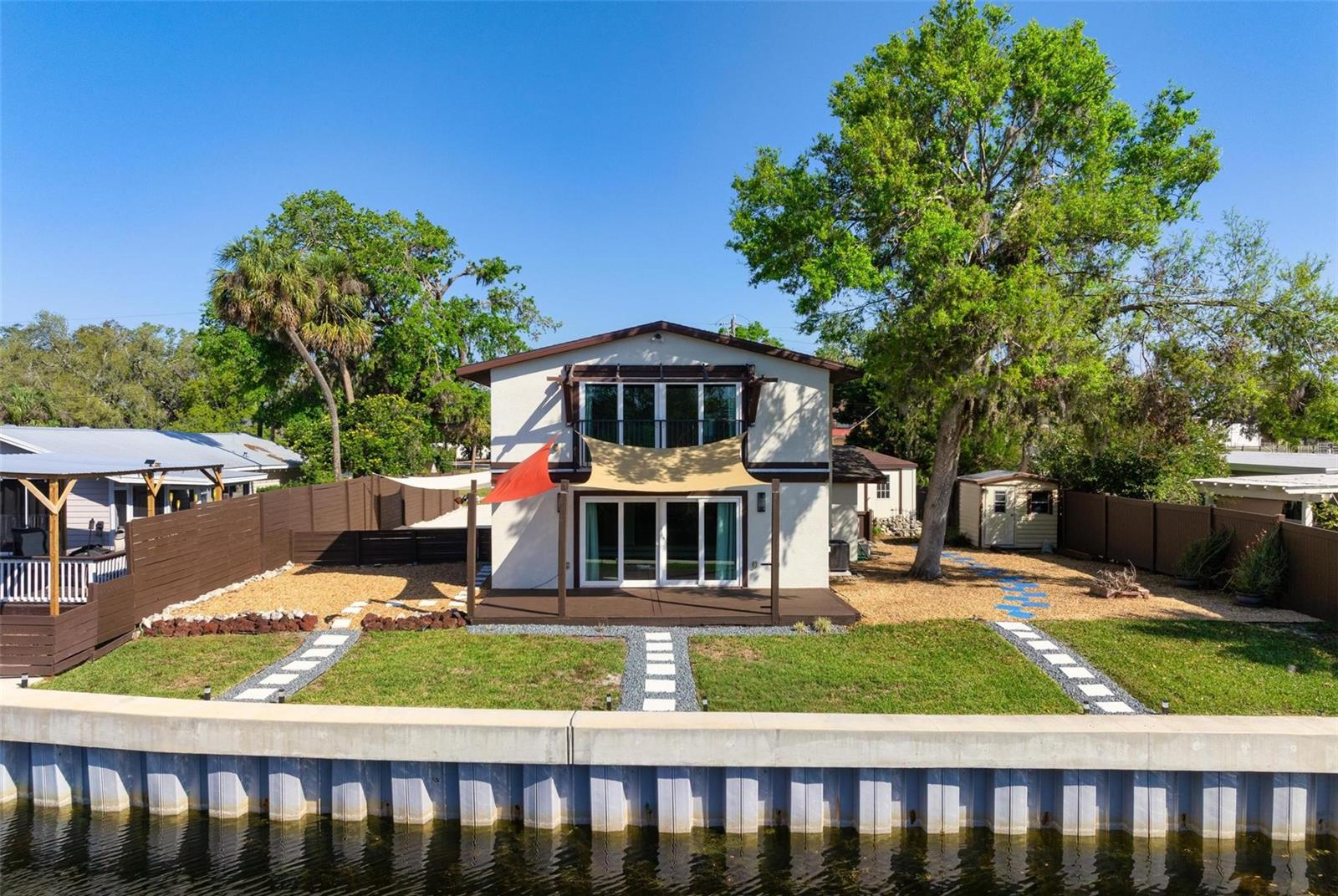Listing photo id 1 for 6814 68th Avenue E