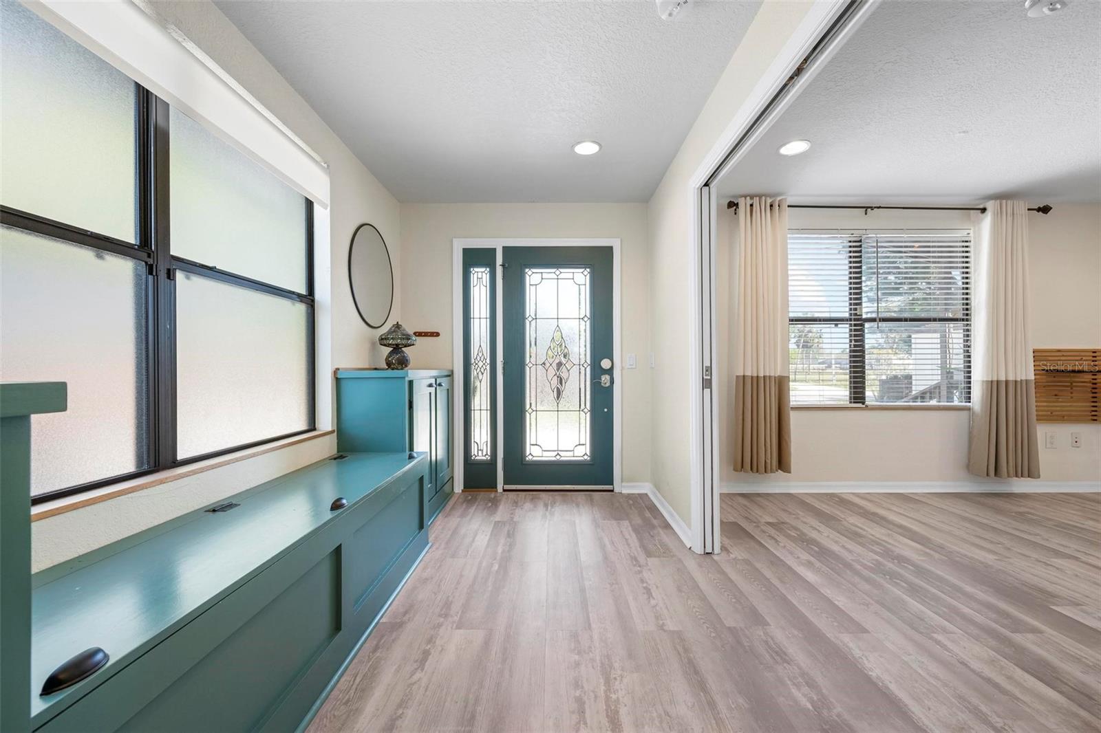 Listing photo id 5 for 6814 68th Avenue E