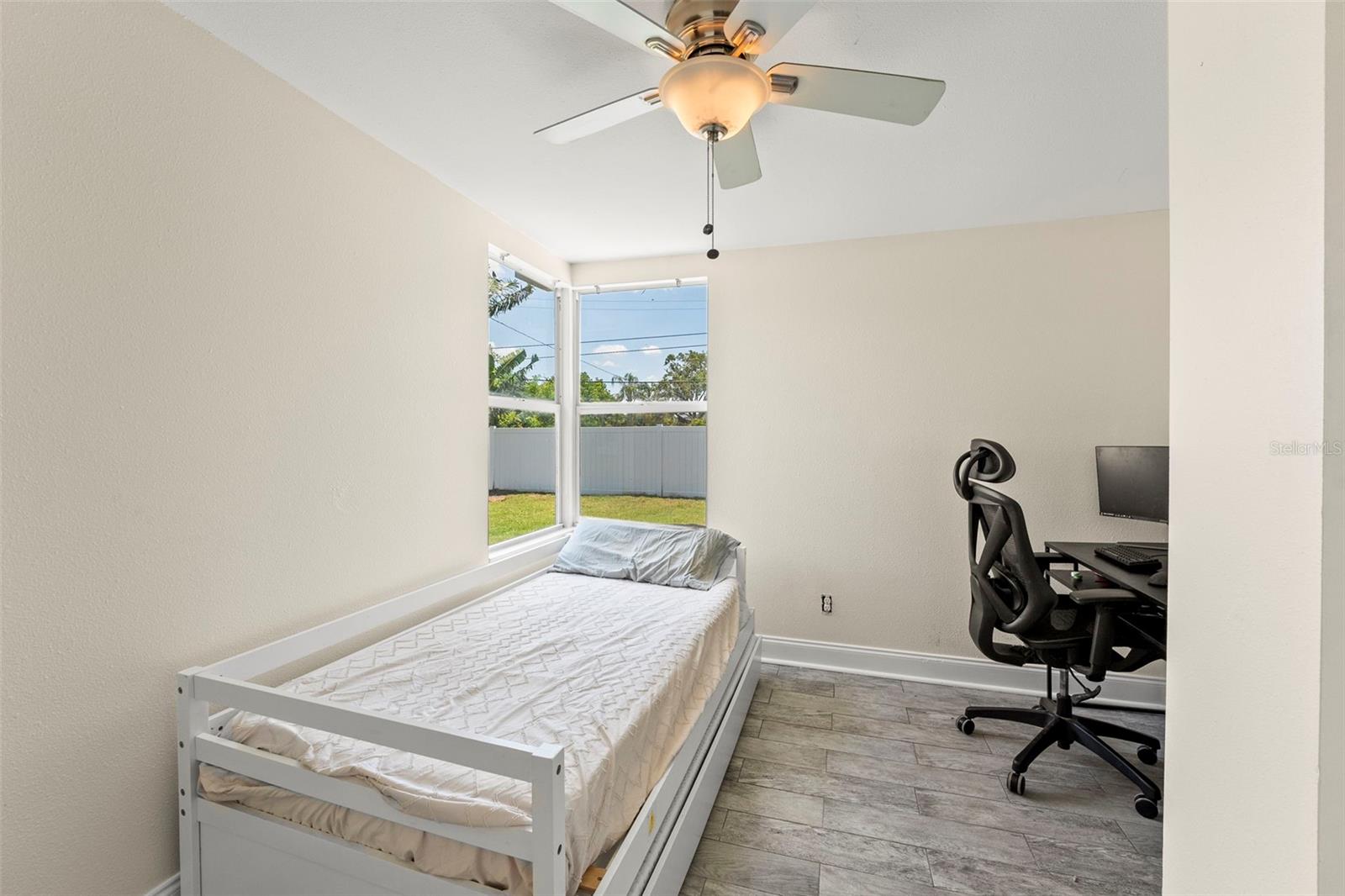Image 19 of 30 For 11829 104th Street
