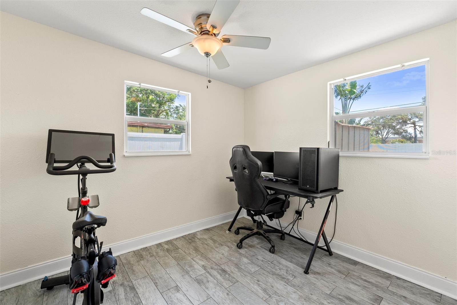 Image 21 of 30 For 11829 104th Street