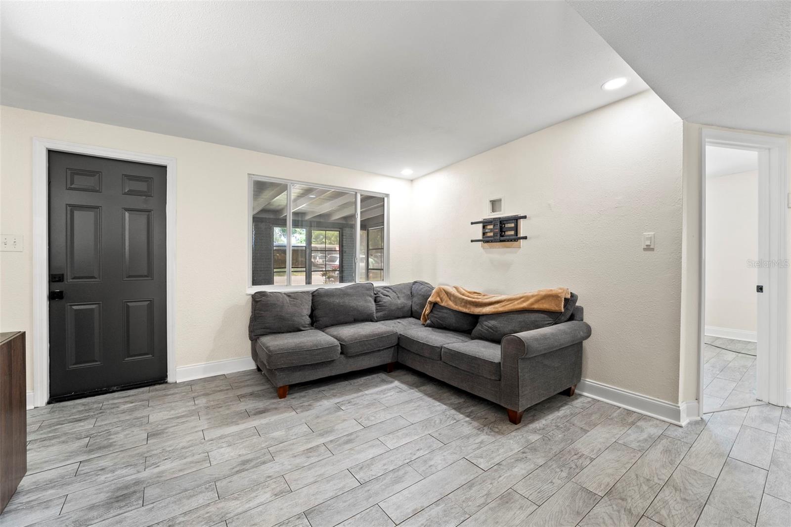 Image 7 of 30 For 11829 104th Street